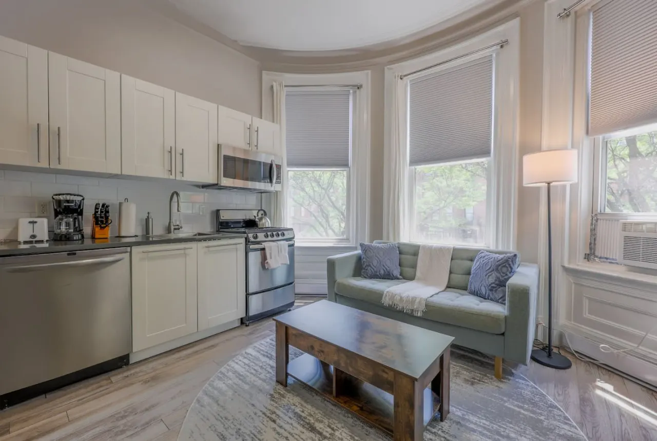 Bright Newbury Street 1 Bedroom 8
