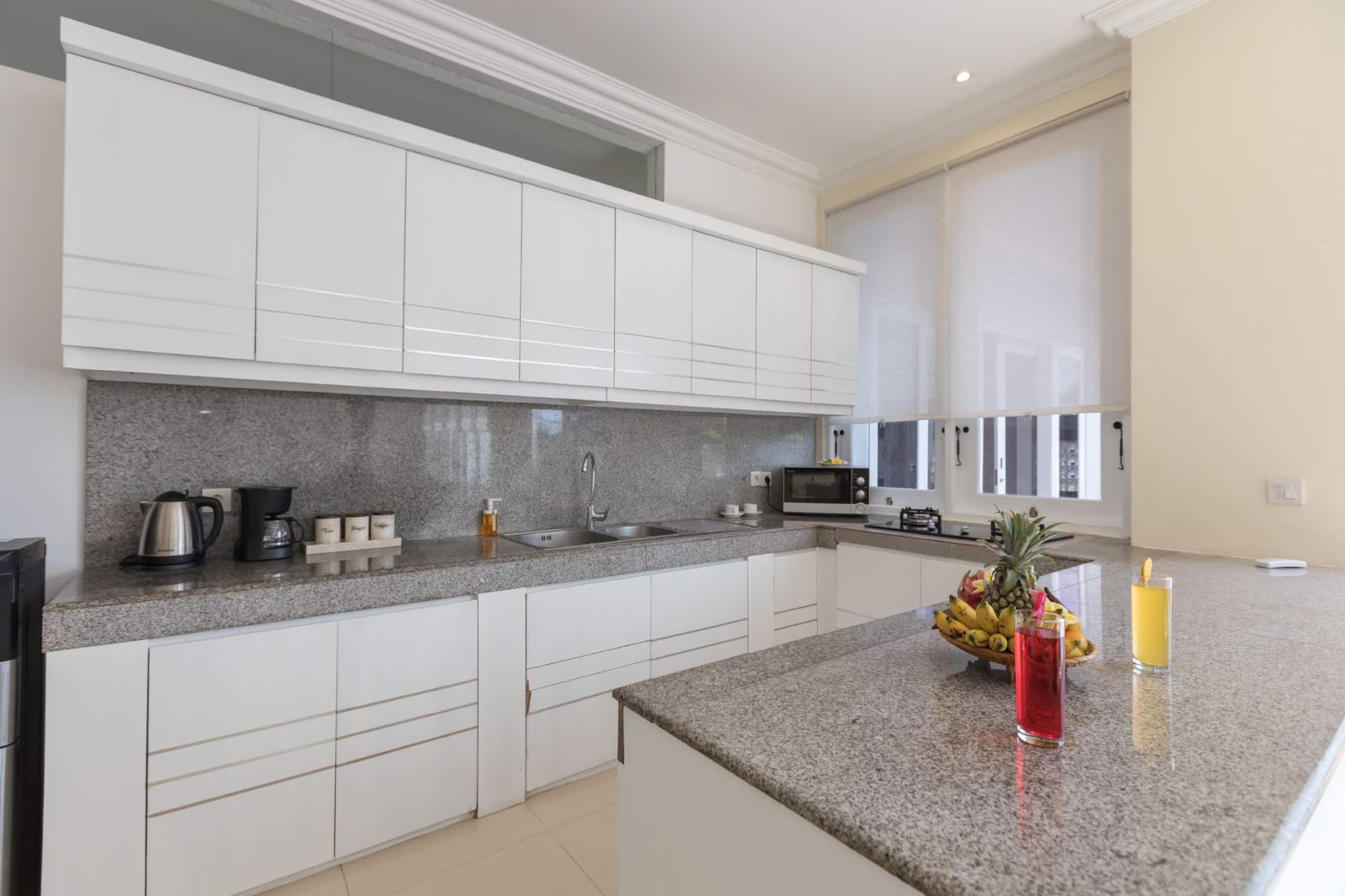 Cheerful 5BR Modern Villa @ Jimbaran with GWK View 10