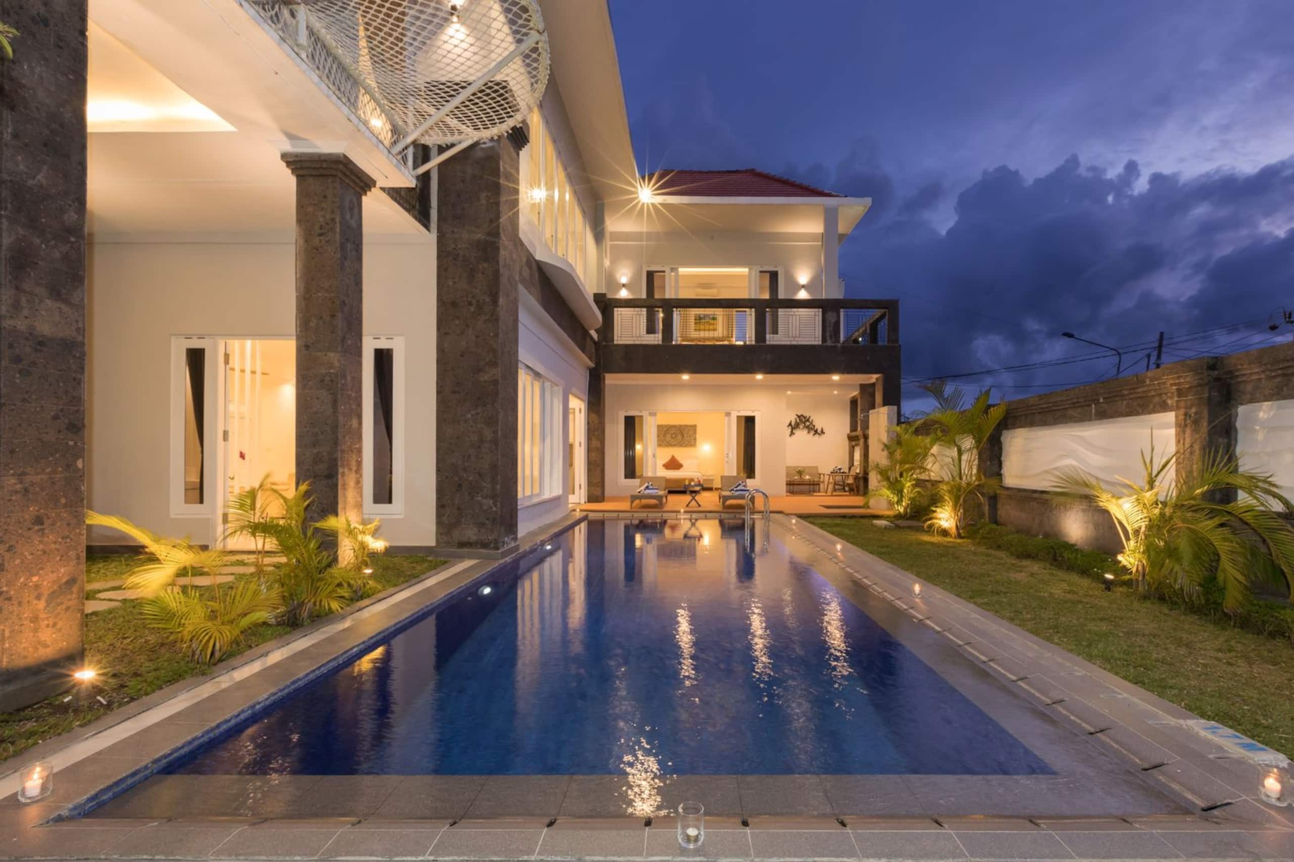 Cheerful 5BR Modern Villa @ Jimbaran with GWK View 1