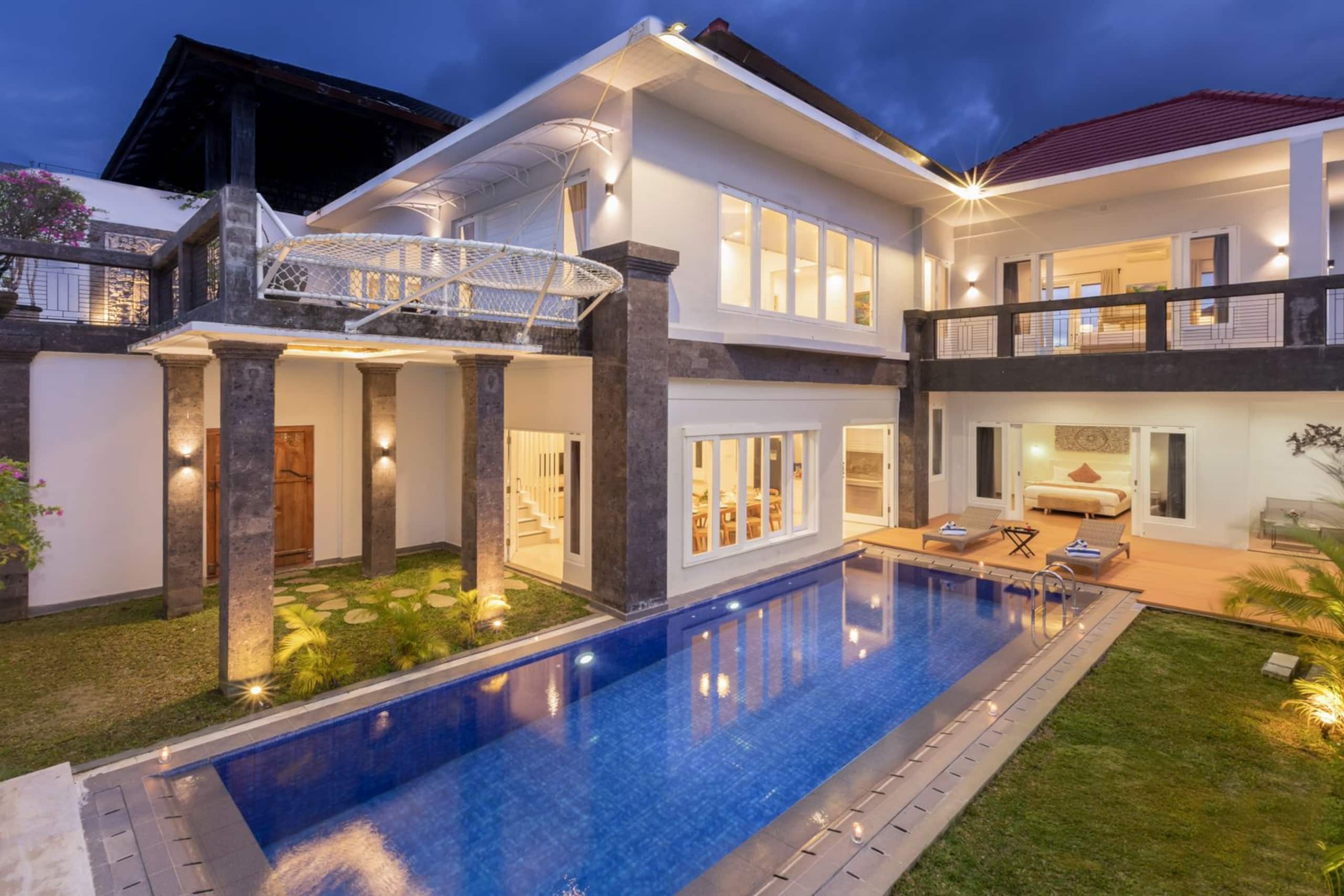 Cheerful 5BR Modern Villa @ Jimbaran with GWK View 23