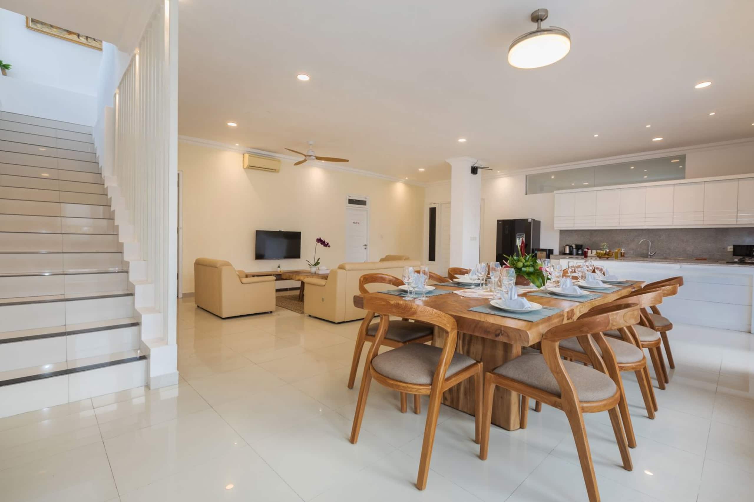 Cheerful 5BR Modern Villa @ Jimbaran with GWK View 5