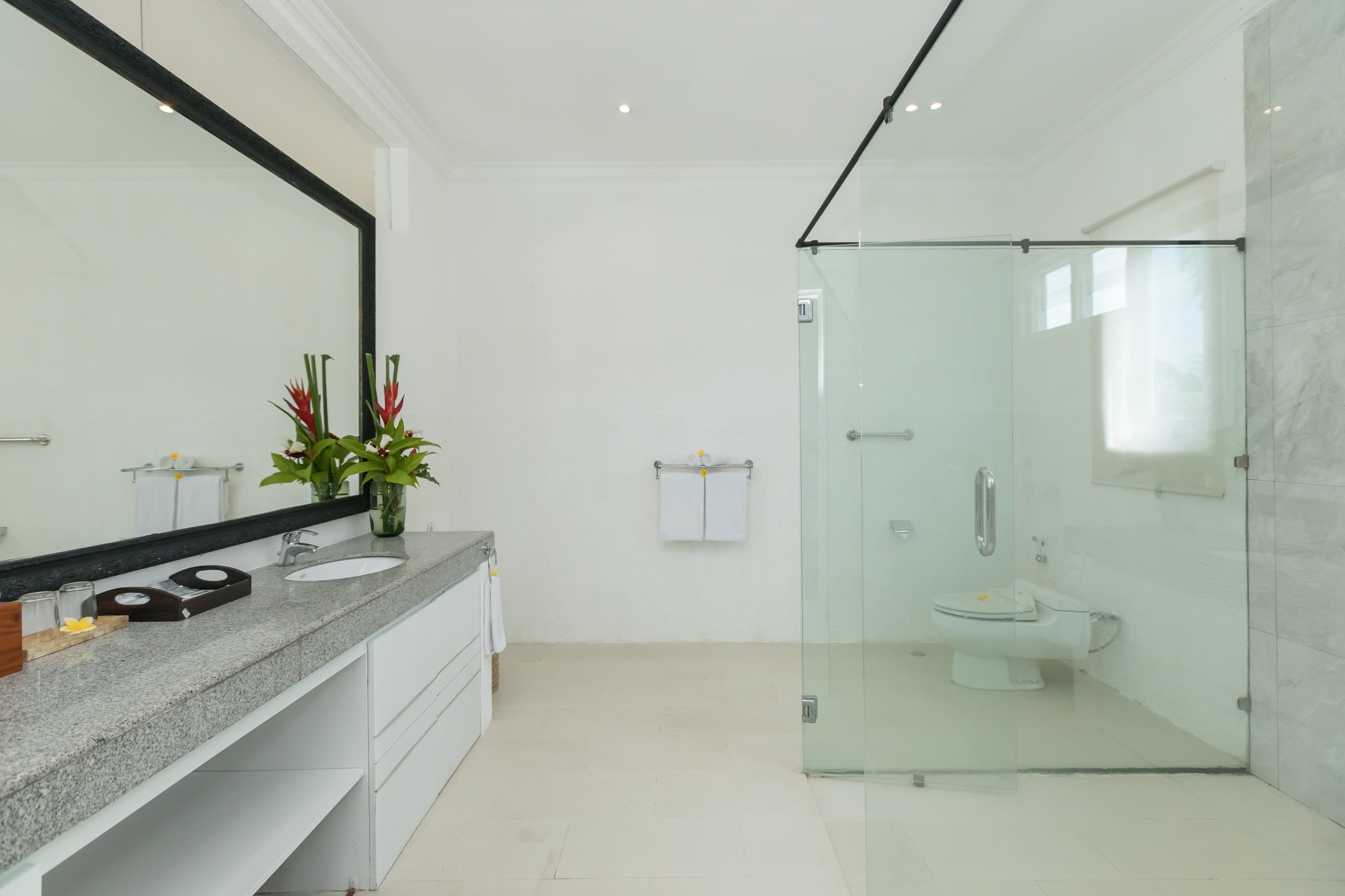 Cheerful 5BR Modern Villa @ Jimbaran with GWK View 18