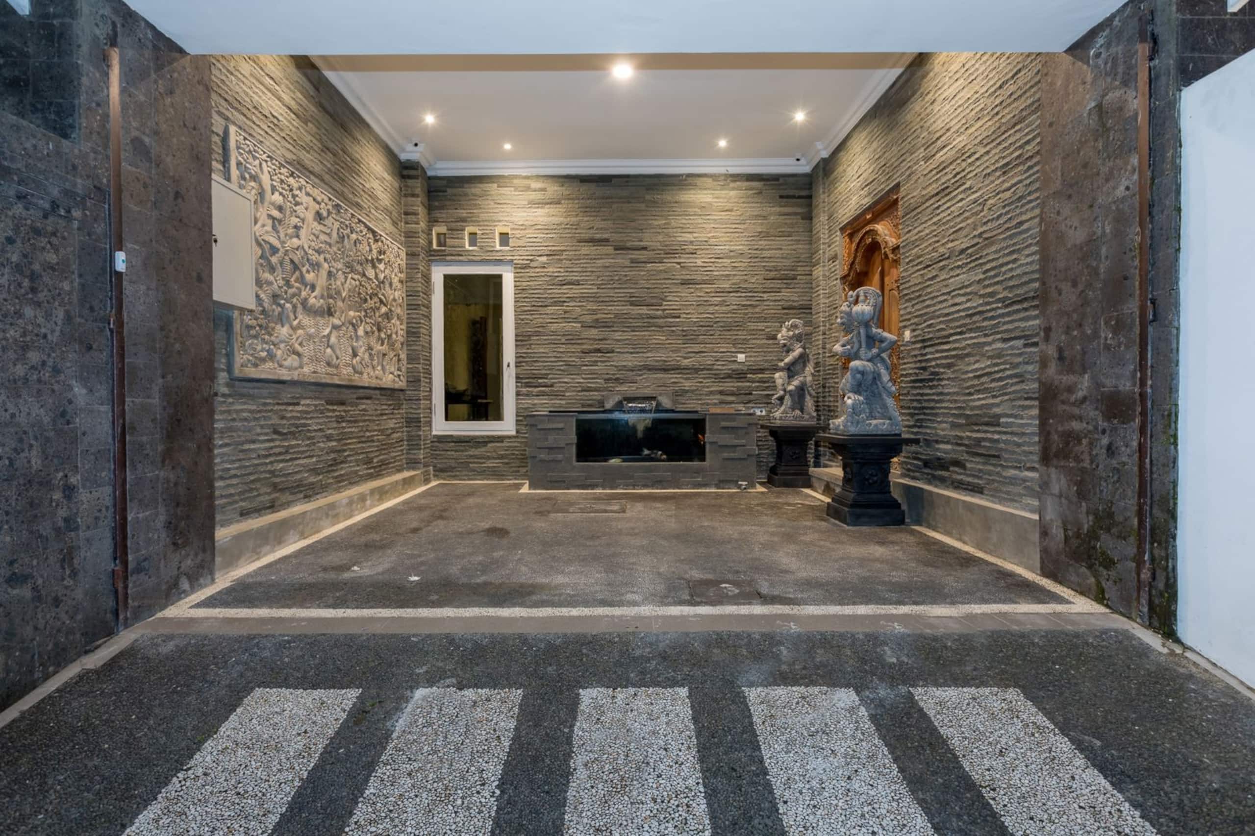 Cheerful 5BR Modern Villa @ Jimbaran with GWK View 22