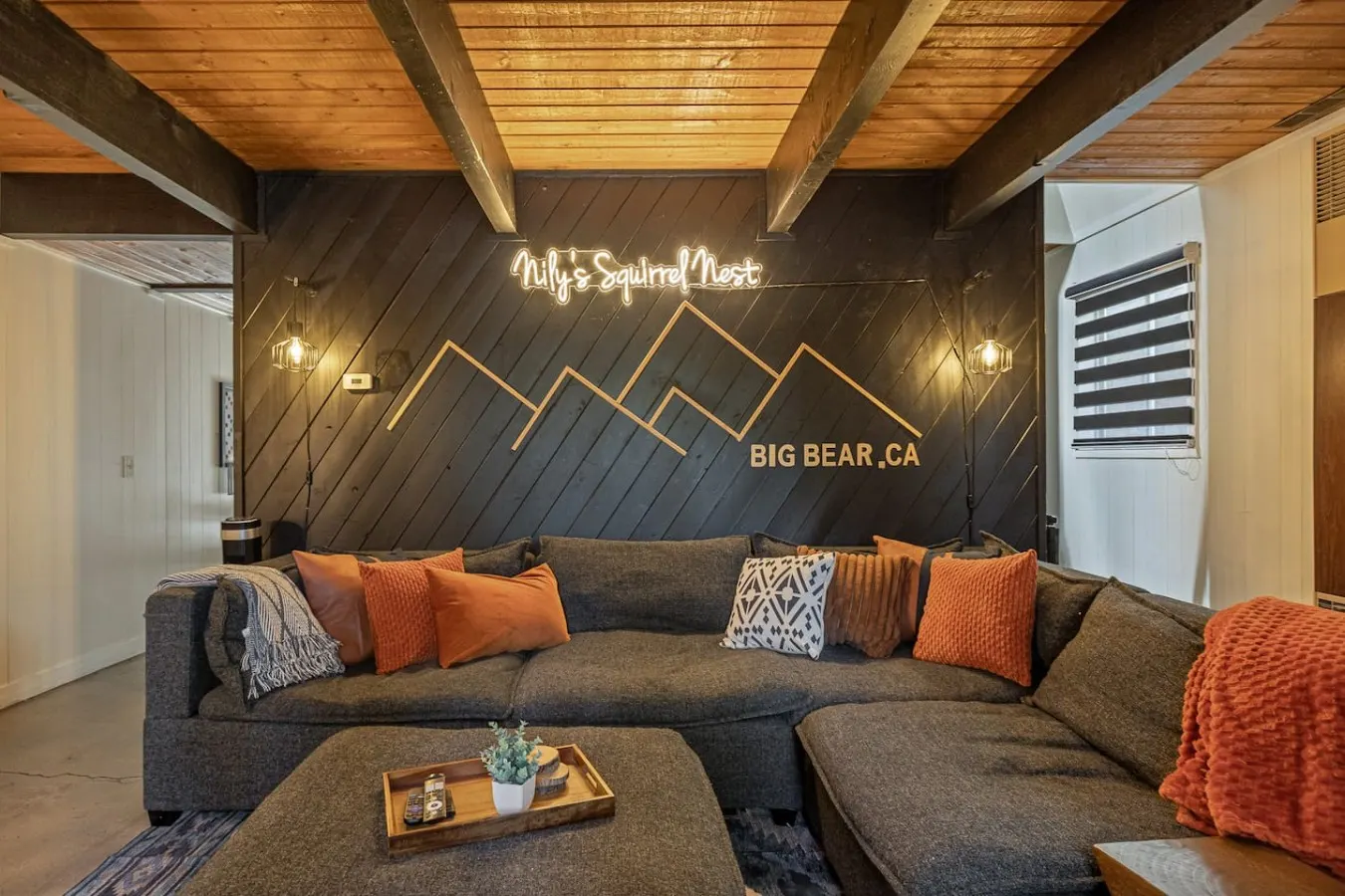 Gambrel Boho Cabin Vibes, Hot Tub & Firepit