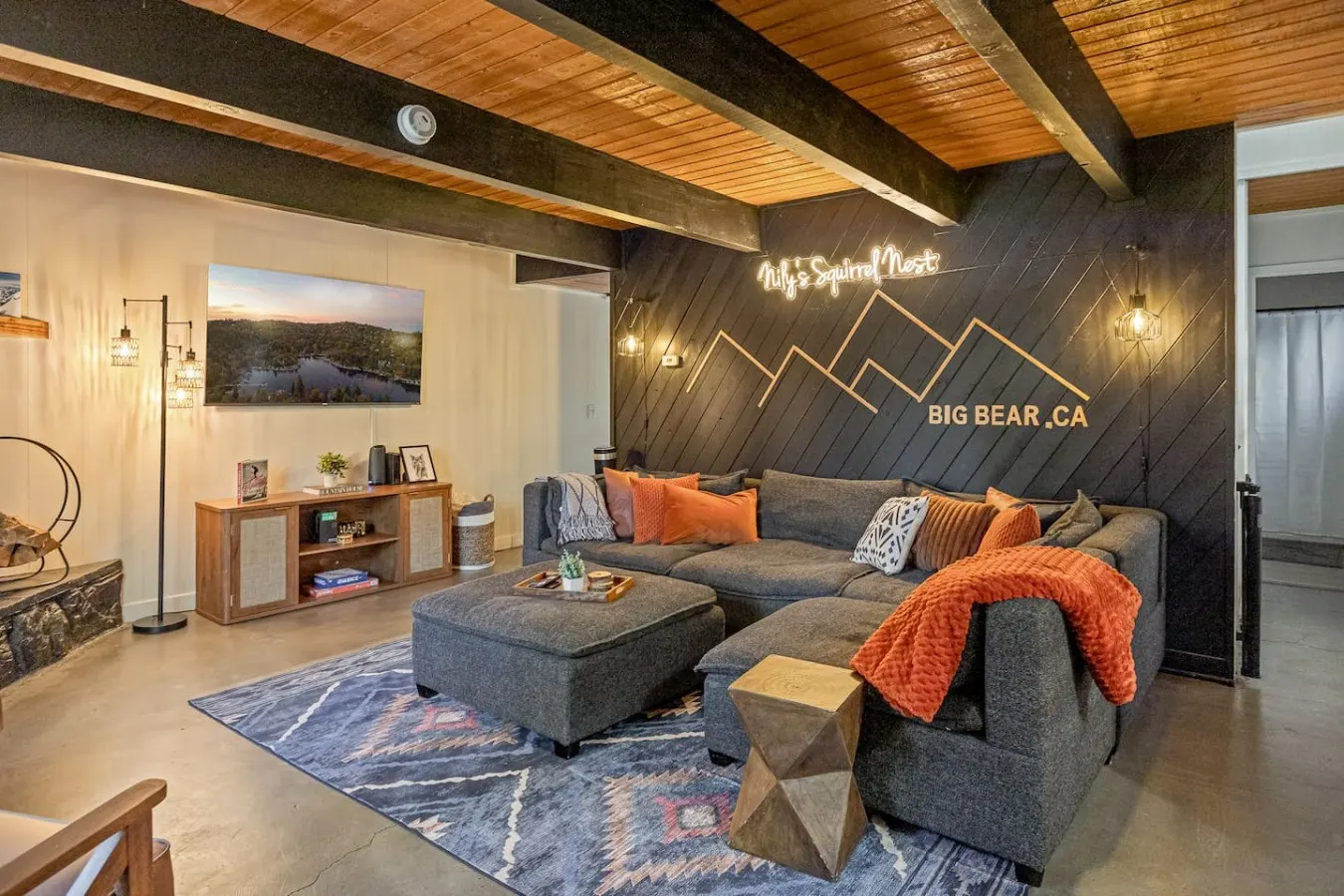 Gambrel Boho Cabin Vibes, Hot Tub & Firepit 9