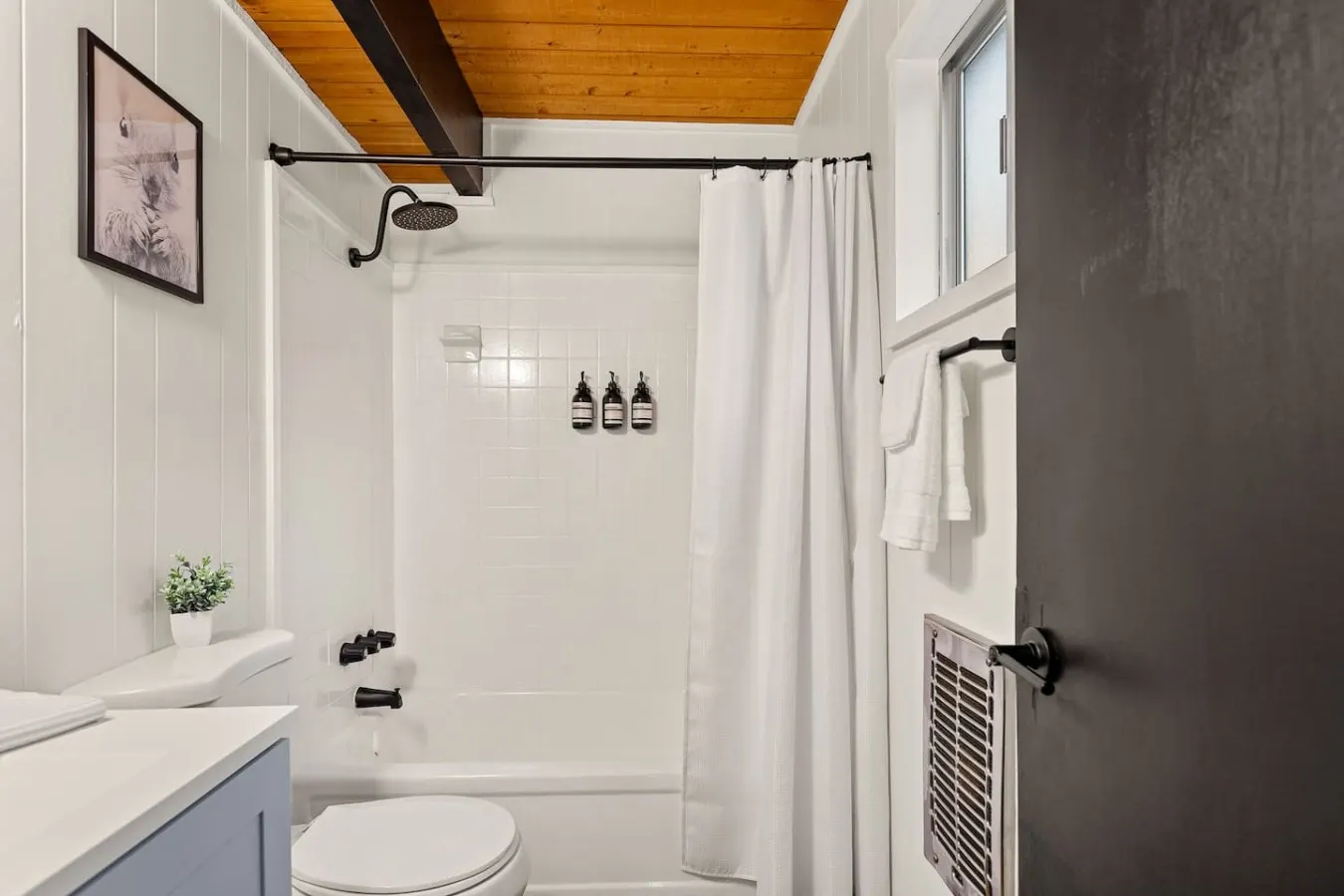 Gambrel Boho Cabin Vibes, Hot Tub & Firepit 20