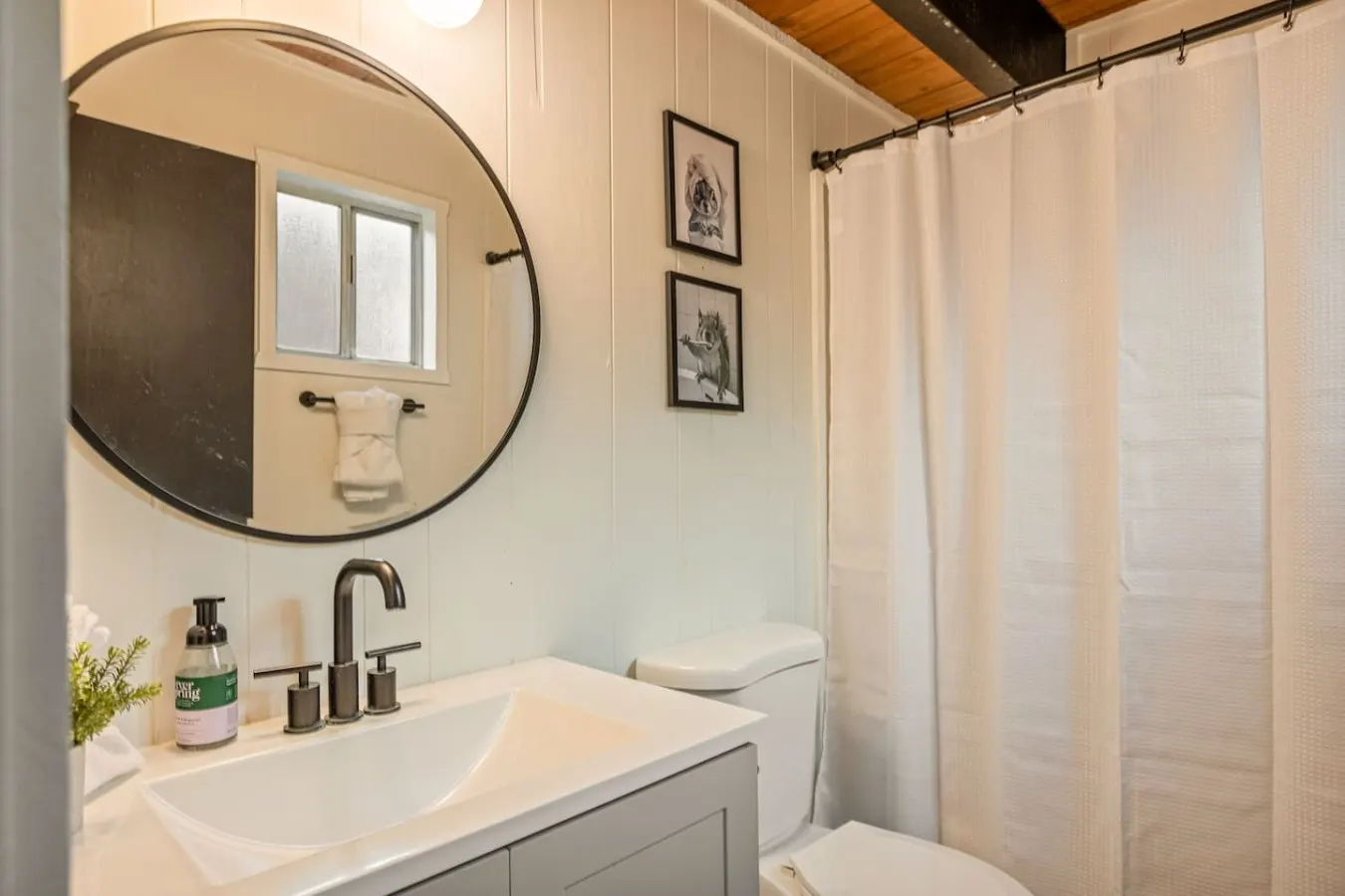 Gambrel Boho Cabin Vibes, Hot Tub & Firepit 6