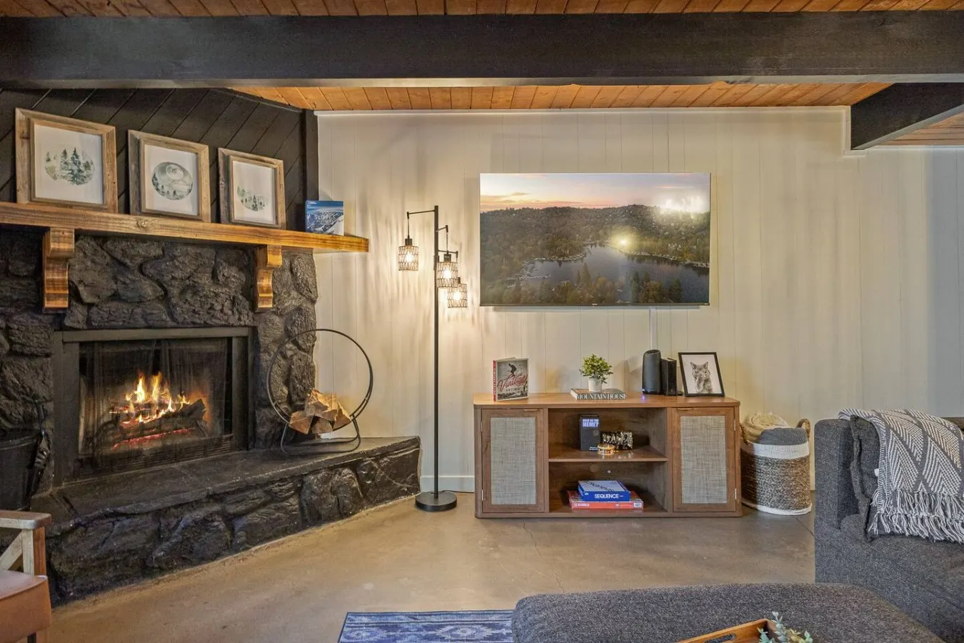 Gambrel Boho Cabin Vibes, Hot Tub & Firepit 7