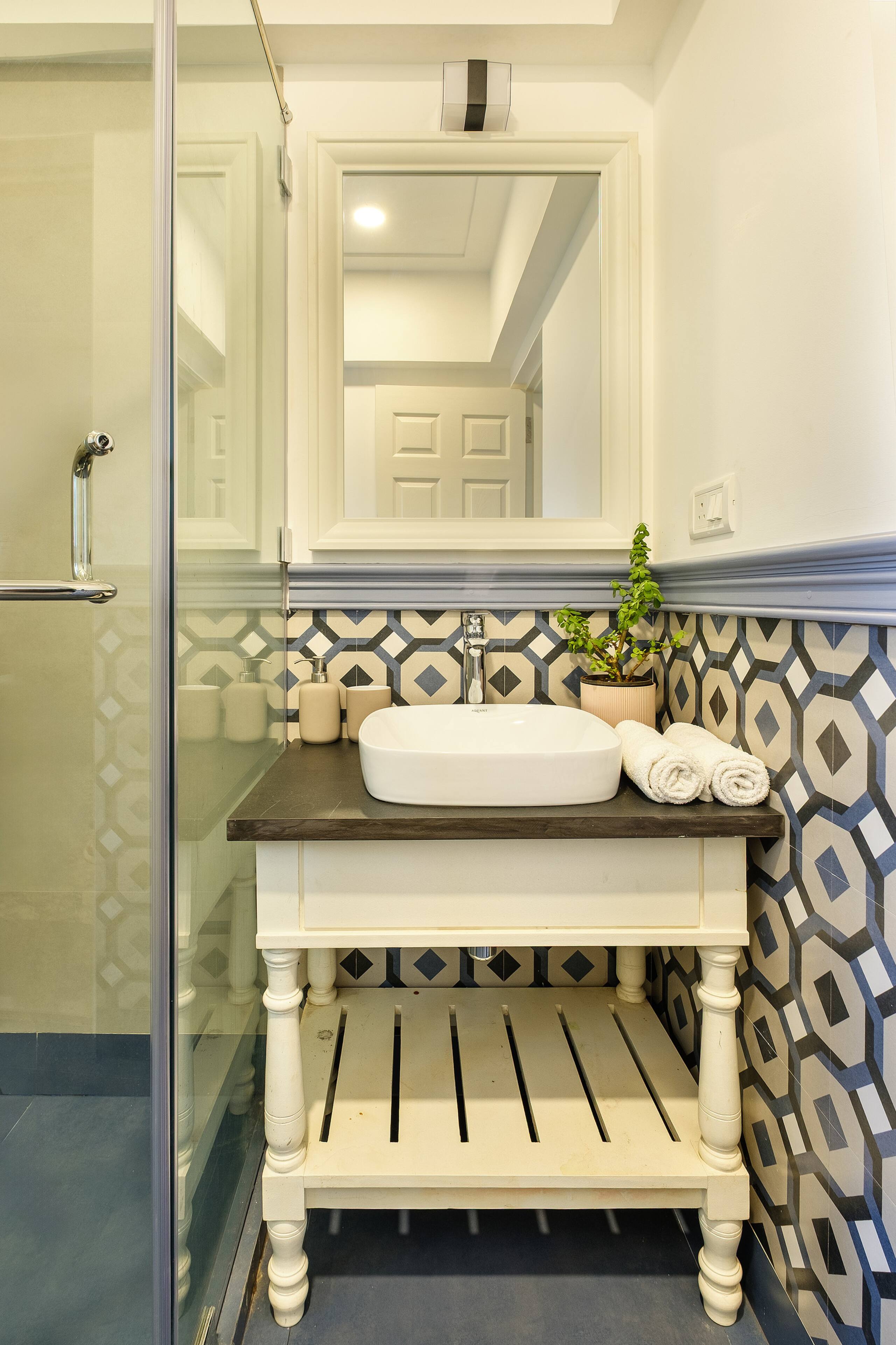Fern by CasaFlip - Luxury 2BHK near Candolim beach 32