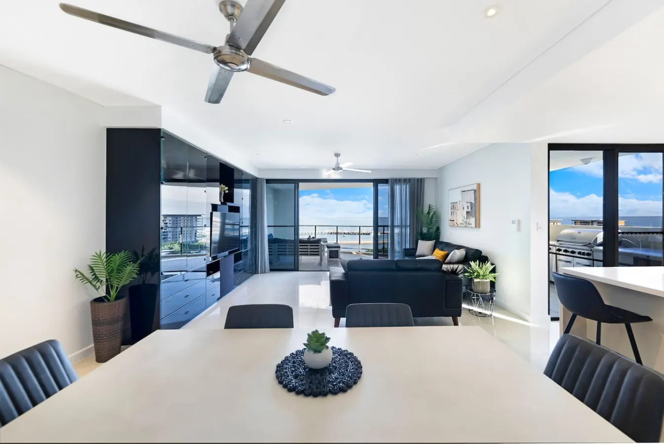 Zen At Arkaba ~ 3BR Luxury apt in Darwin City overlooking Waterfront Precinct 8
