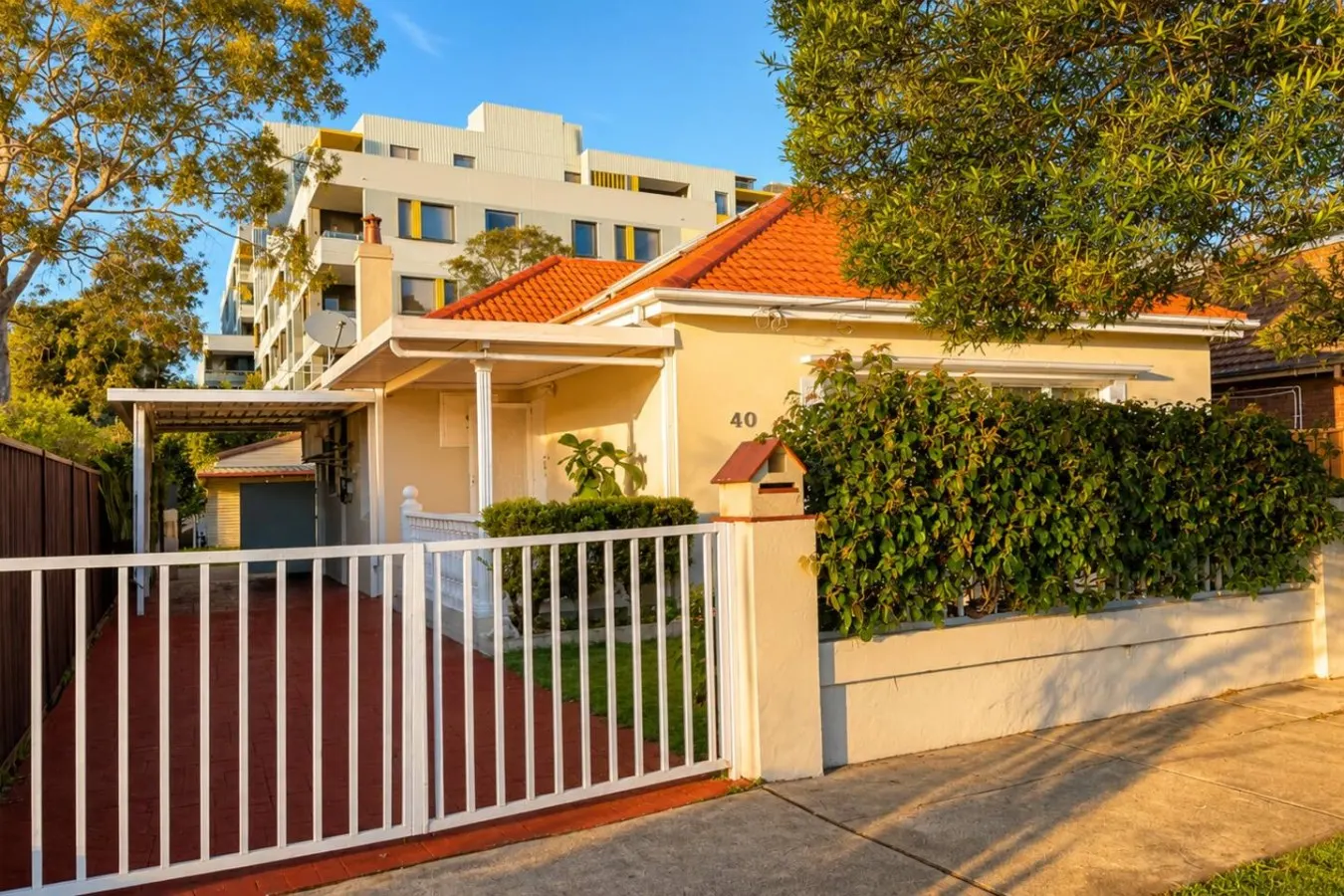 3BR Mascot House 3 Queen Beds Walk to Station 10