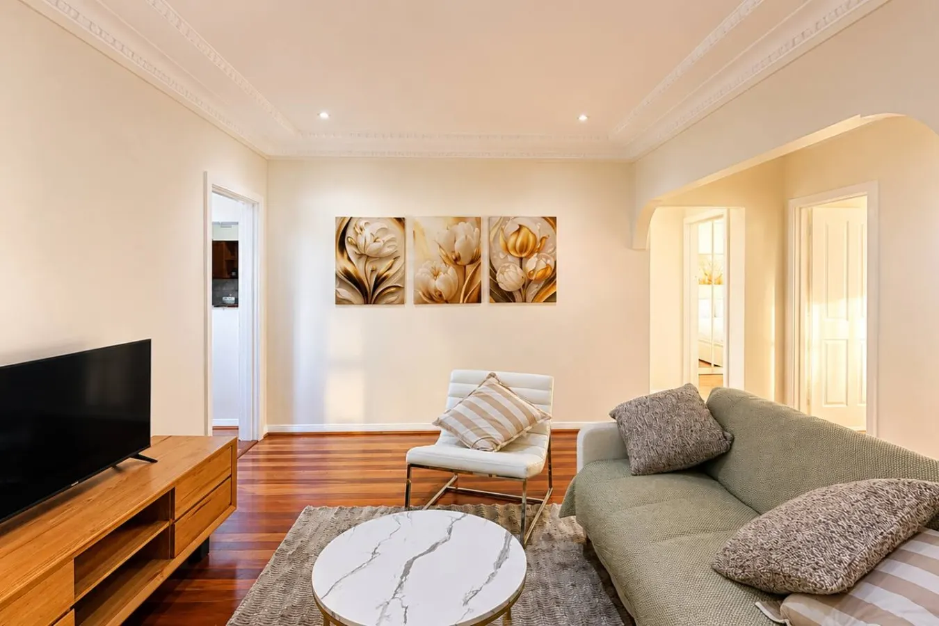 3BR Mascot House 3 Queen Beds Walk to Station 15