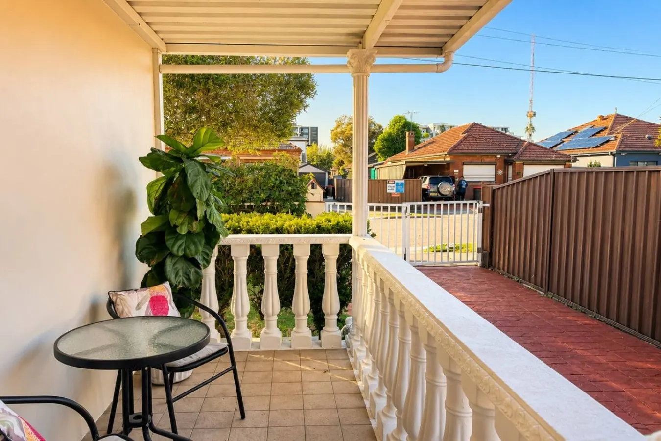 3BR Mascot House | 3 Queen Beds | Walk to Station — photo 4