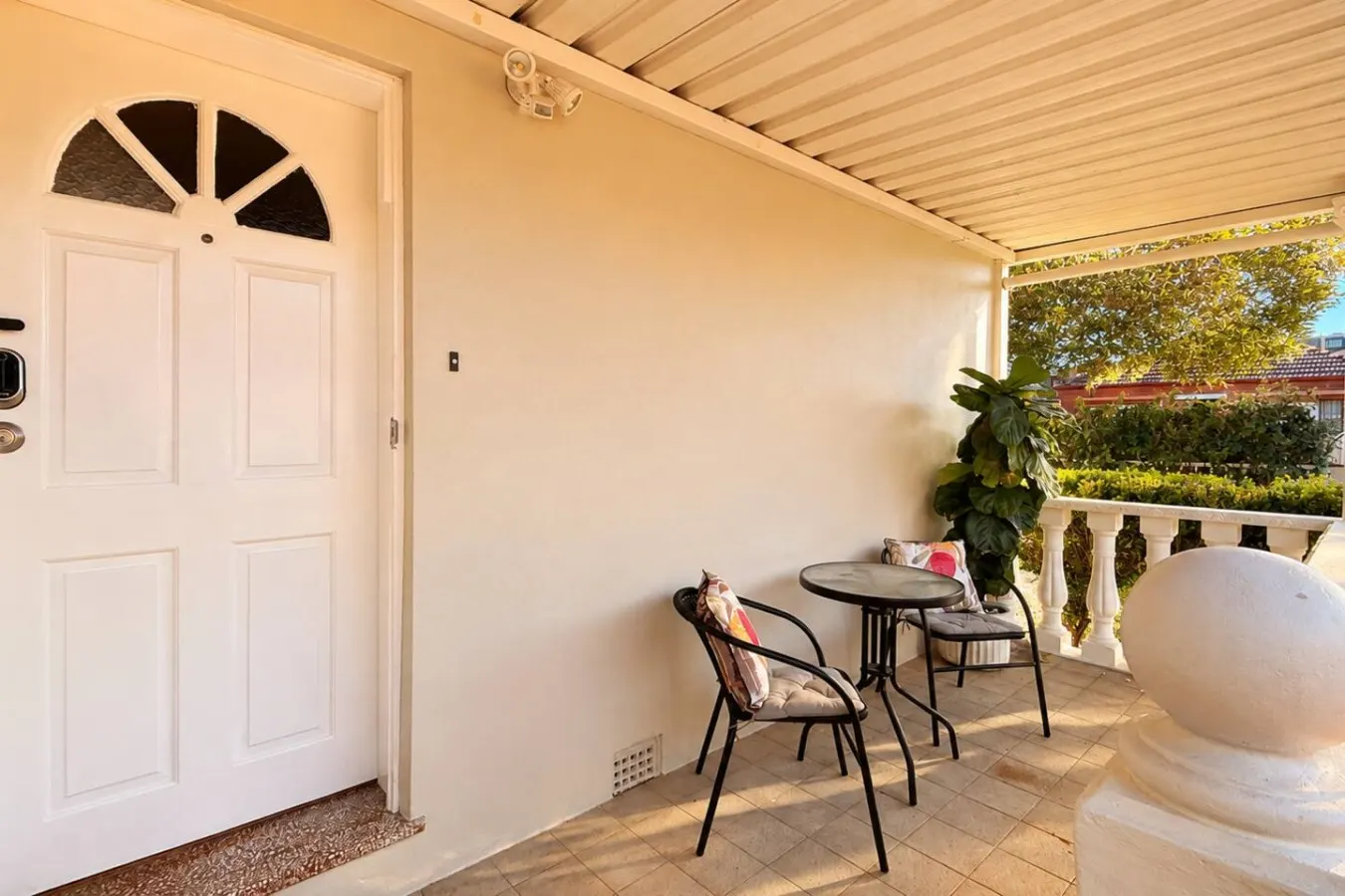 3BR Mascot House 3 Queen Beds Walk to Station 6