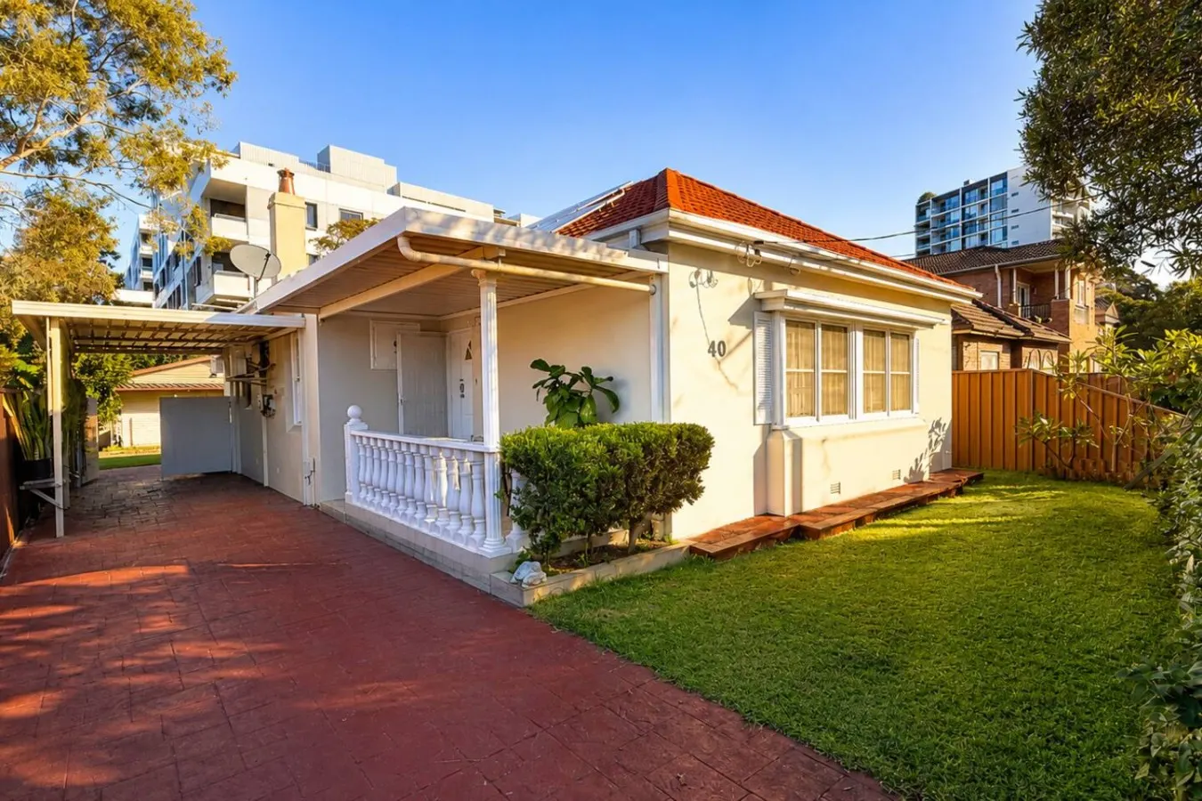 3BR Mascot House 3 Queen Beds Walk to Station 8
