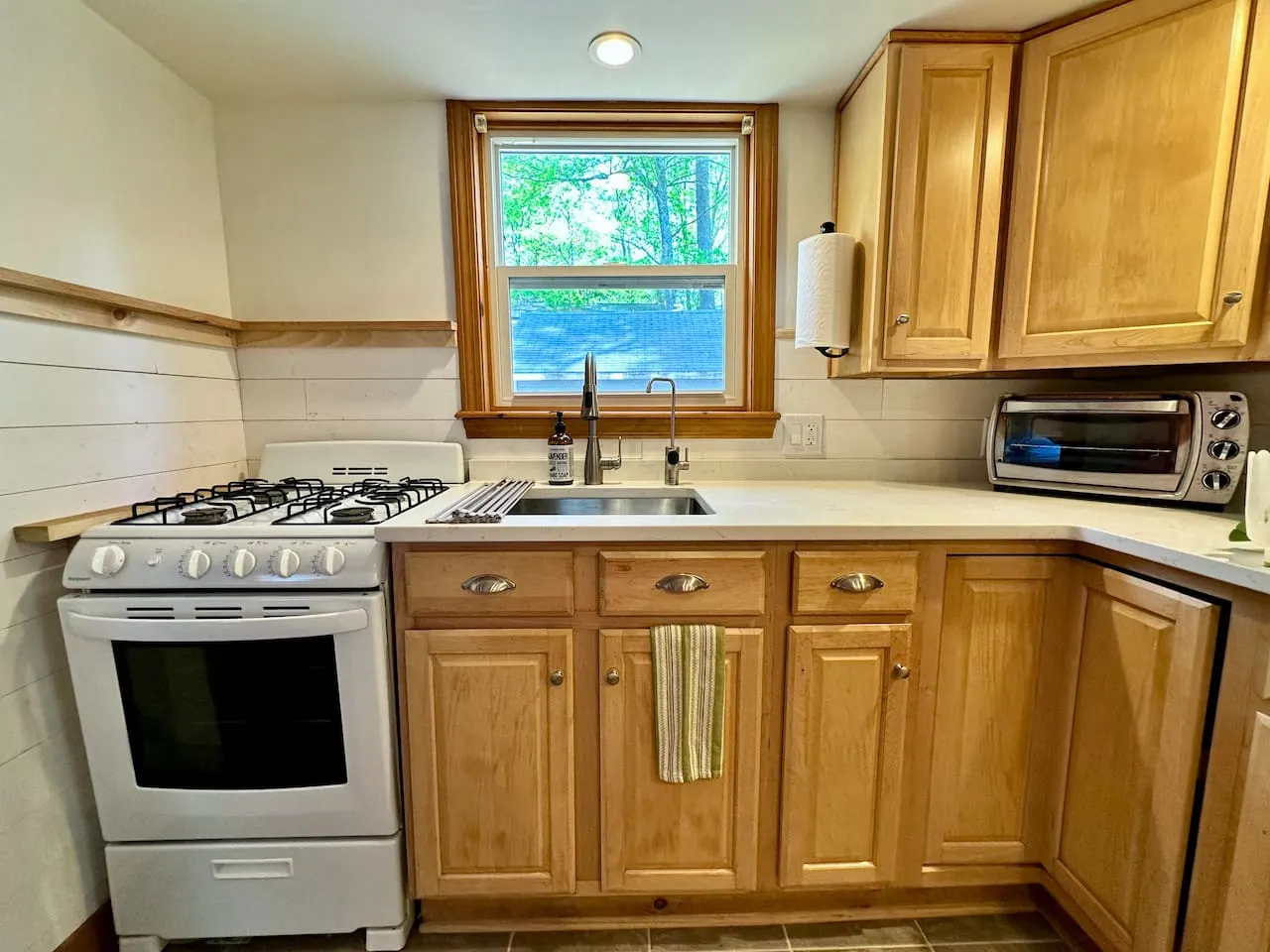 Sandy Feet Retreat- Waterfront in Kettle Cove on Sebago 17