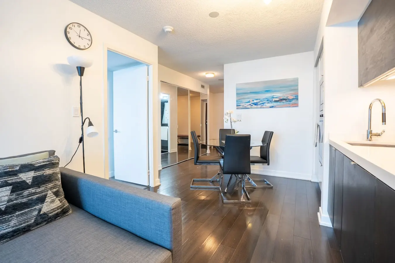Bright City 1BR Walk Everywhere Sleeps 4 12