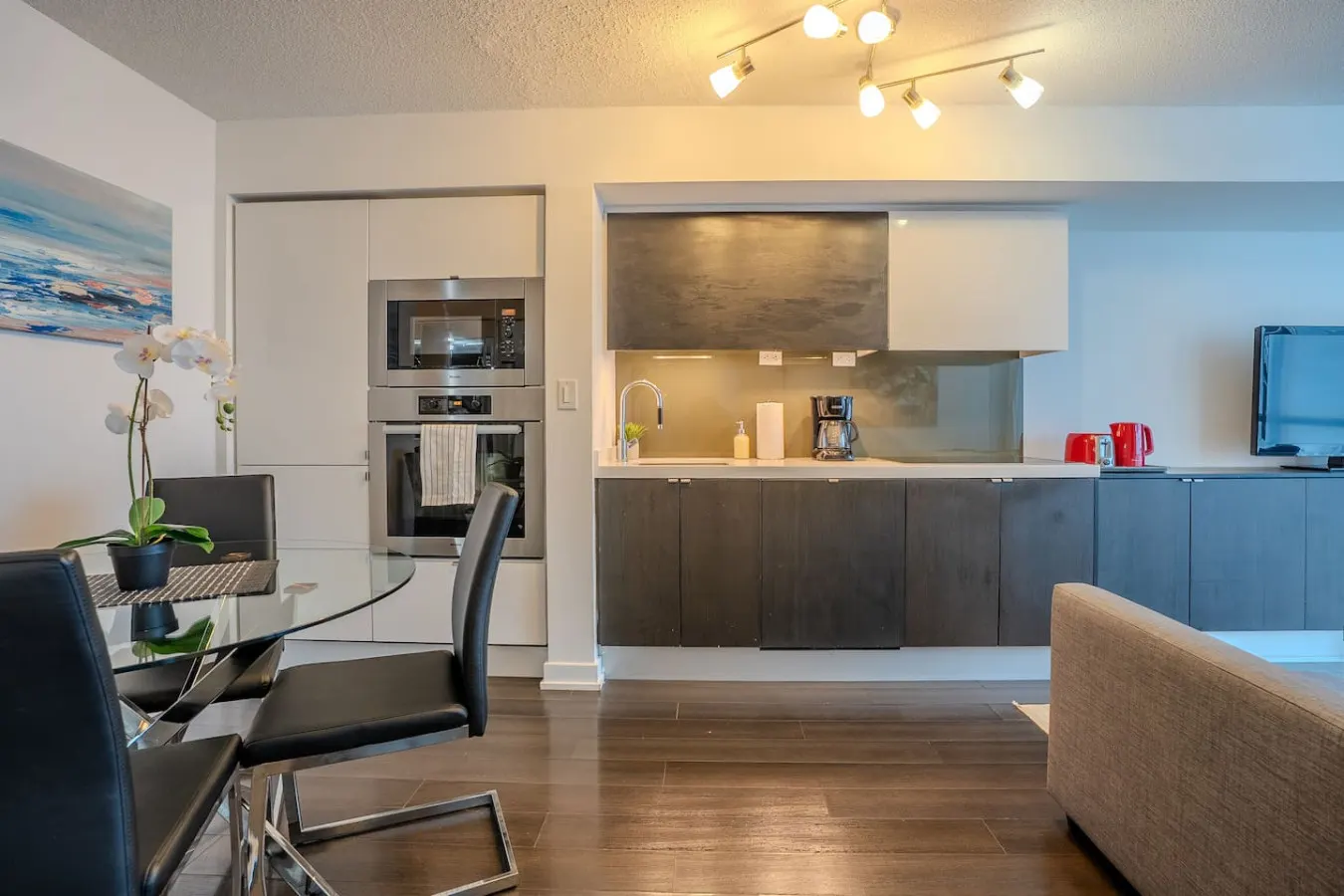 Bright City 1BR Walk Everywhere Sleeps 4 3