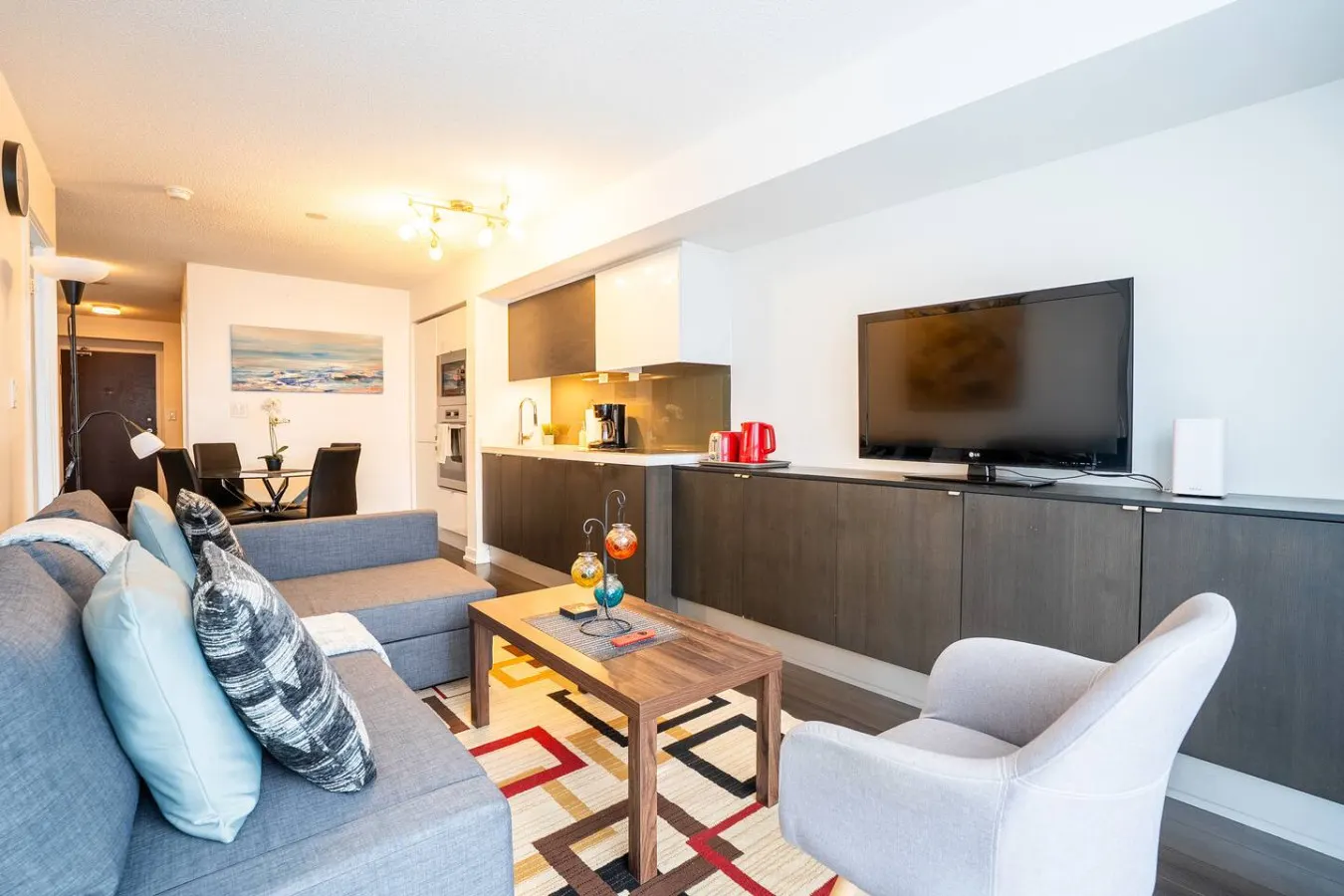 Bright City 1BR Walk Everywhere Sleeps 4 5