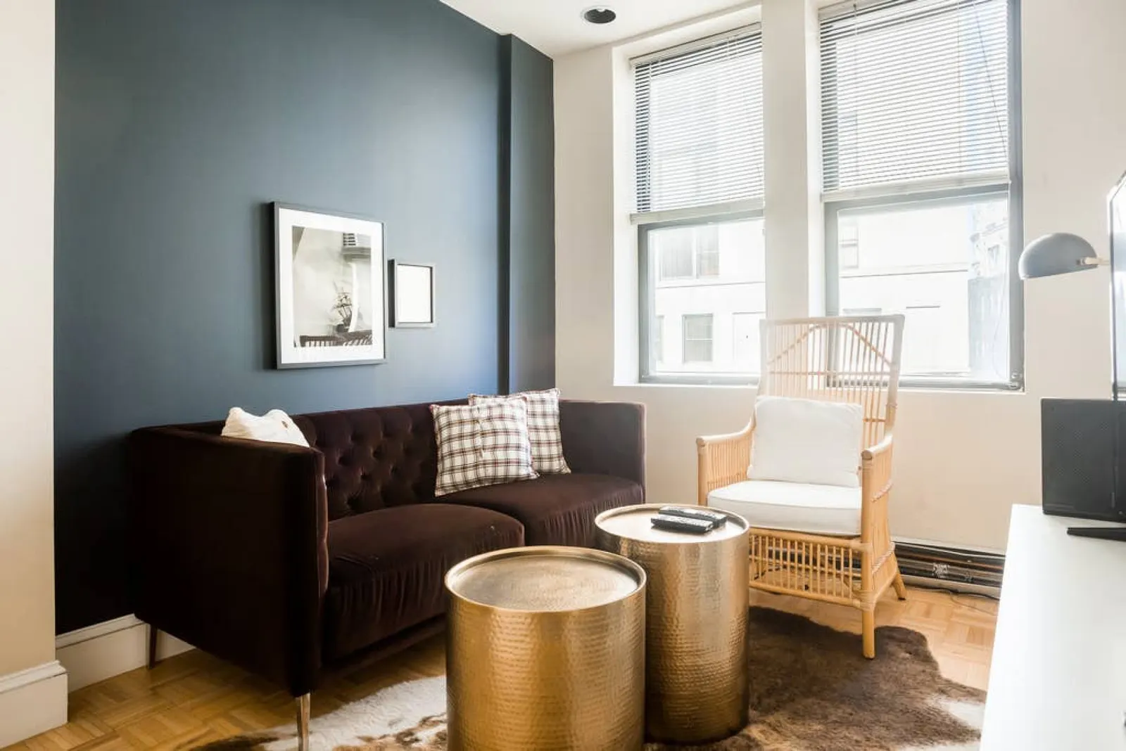 Airy 2br Apt Downtown Boston - Smart Lock Entry 1