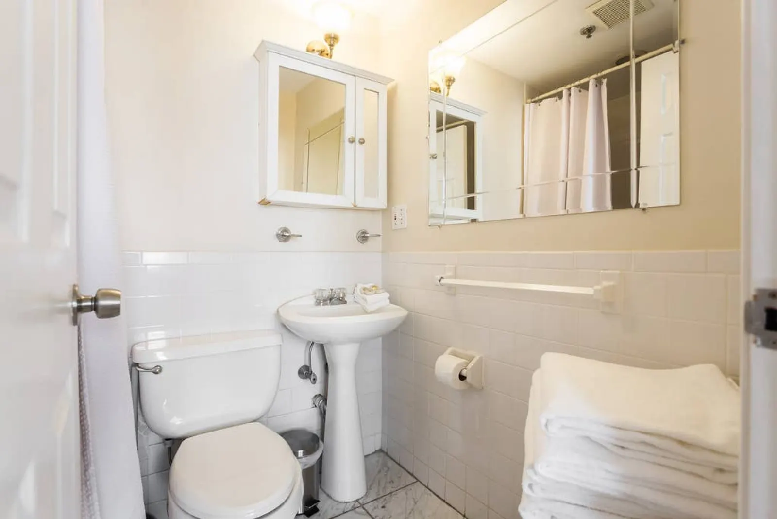 Airy 2br Apt Downtown Boston - Smart Lock Entry 11