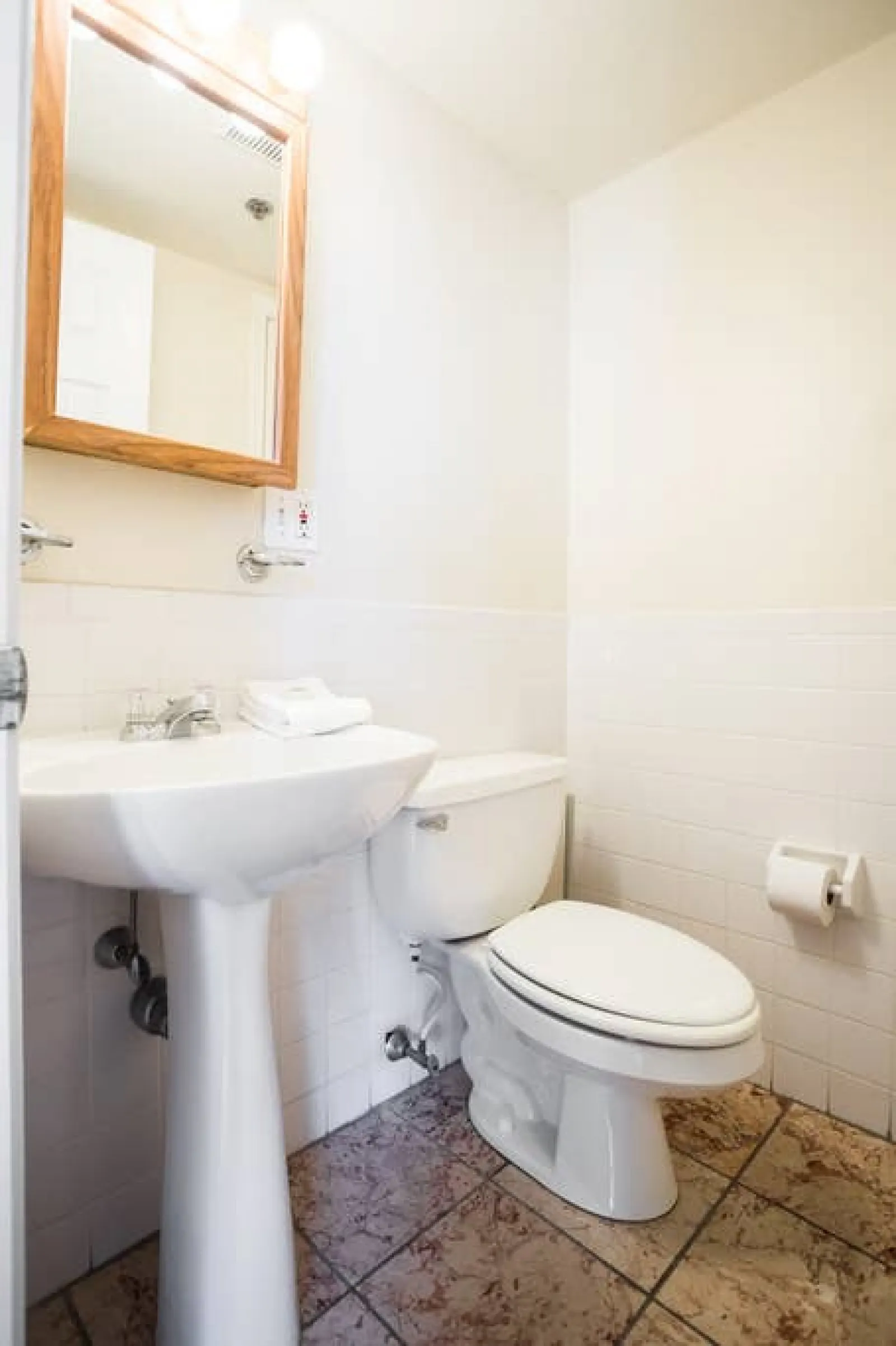 Airy 2br Apt Downtown Boston - Smart Lock Entry 13