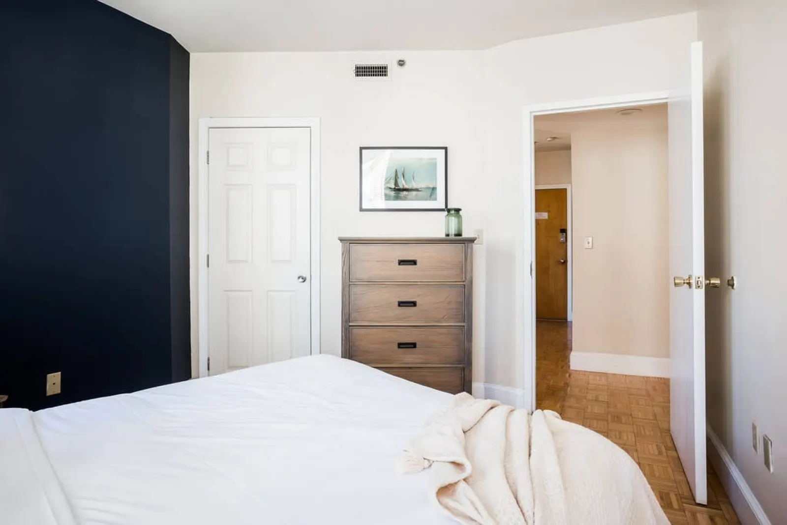 Airy 2br Apt Downtown Boston - Smart Lock Entry 14