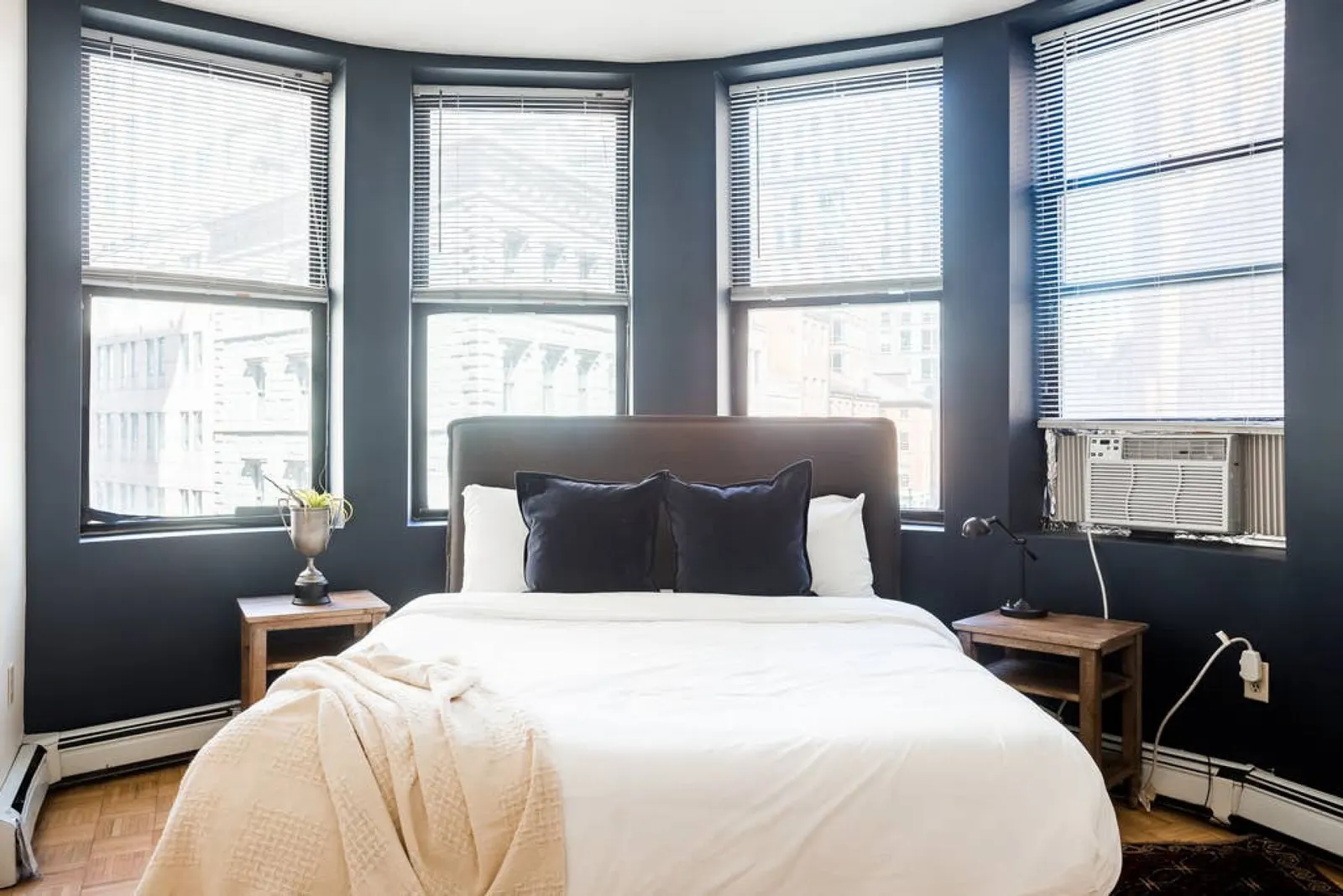 Airy 2br Apt Downtown Boston - Smart Lock Entry 6