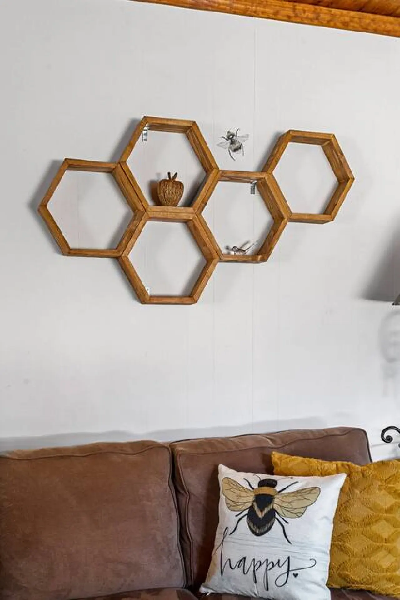 Honeybee Cabin By the Lake, Hot Tub & EV charger 9
