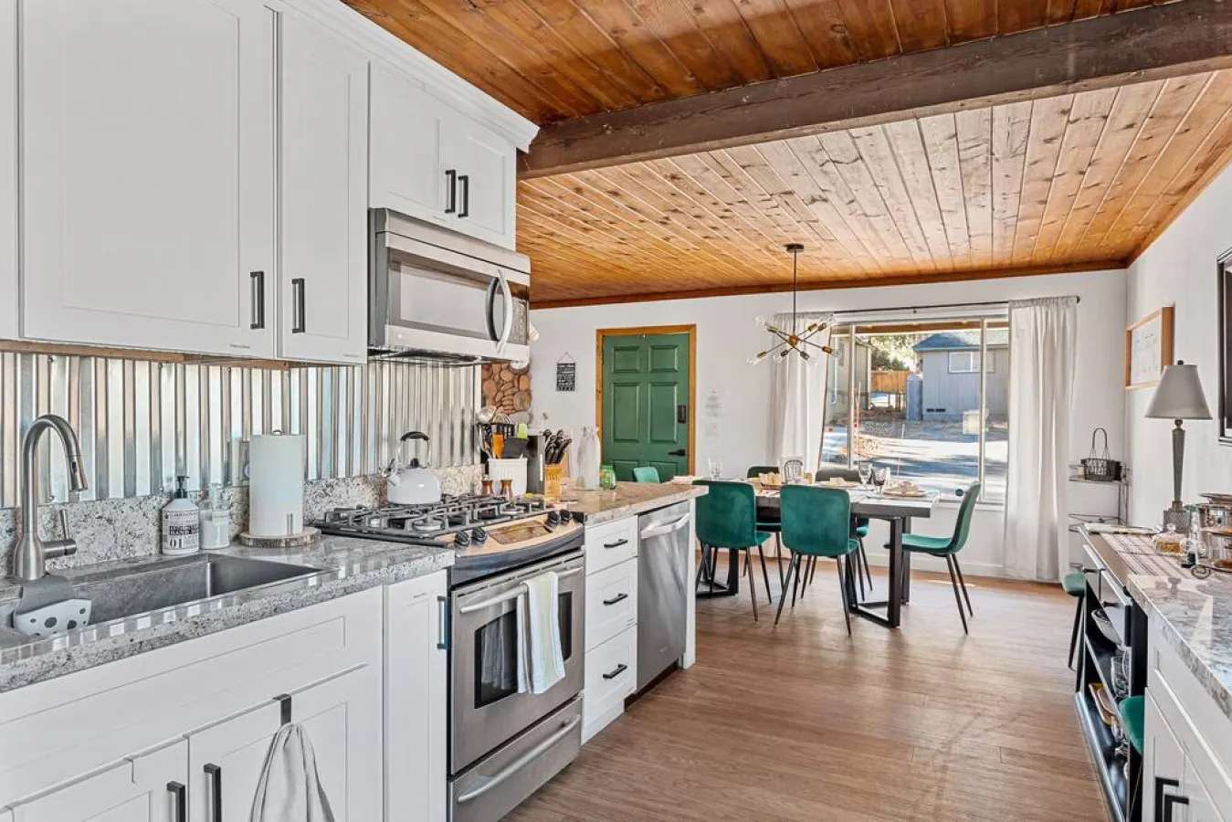 Honeybee Cabin By the Lake, Hot Tub & EV charger 18