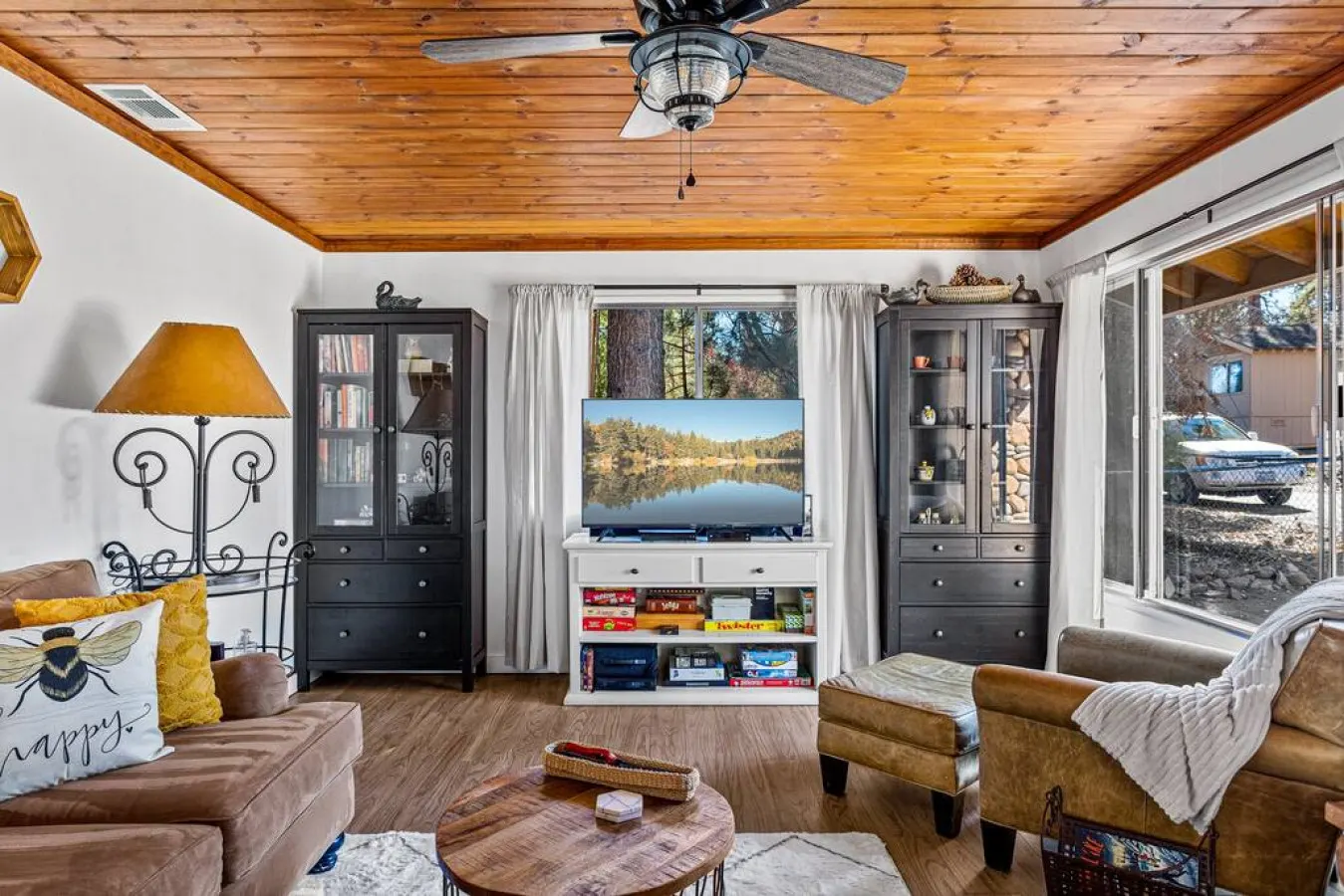 Honeybee Cabin By the Lake, Hot Tub & EV charger 7
