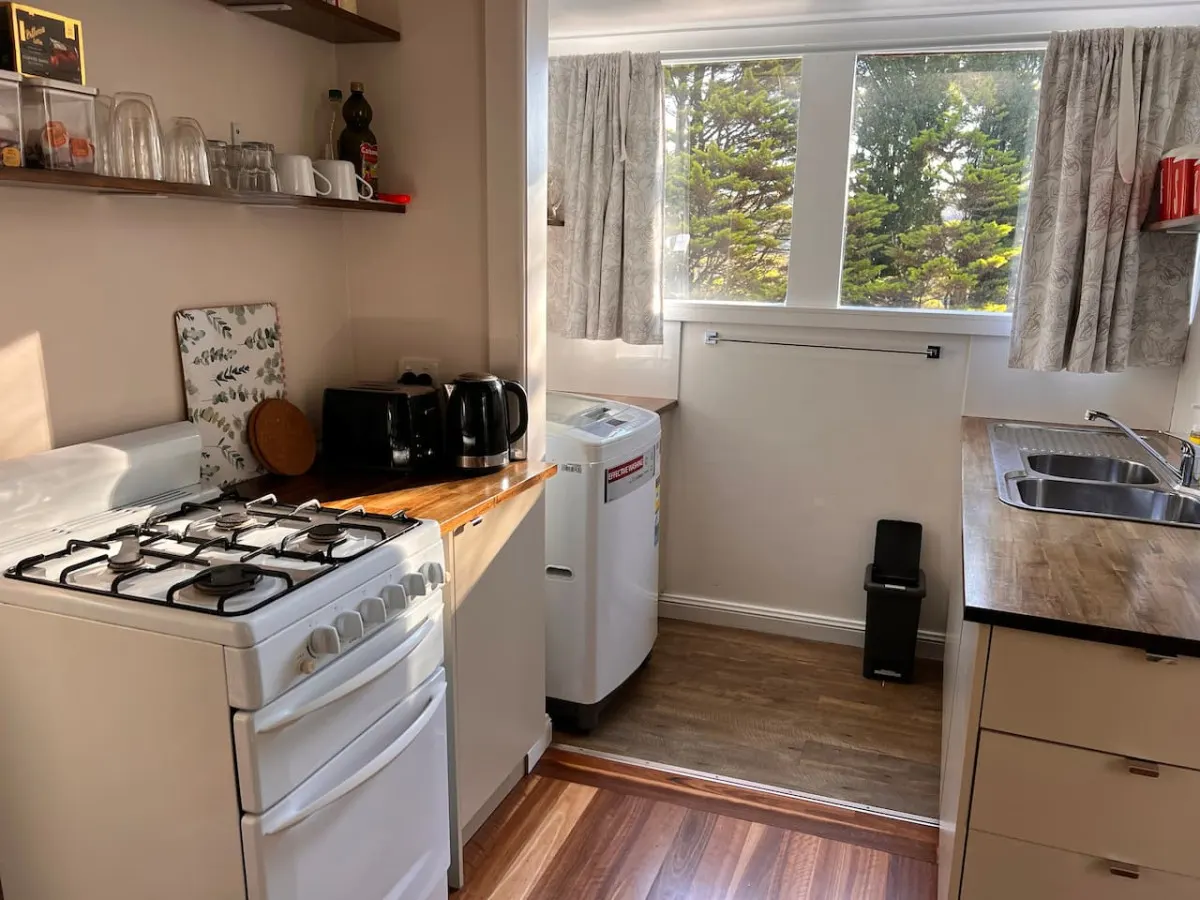 Alkira Cottage: Cozy, Comfortable, and Convenient 6
