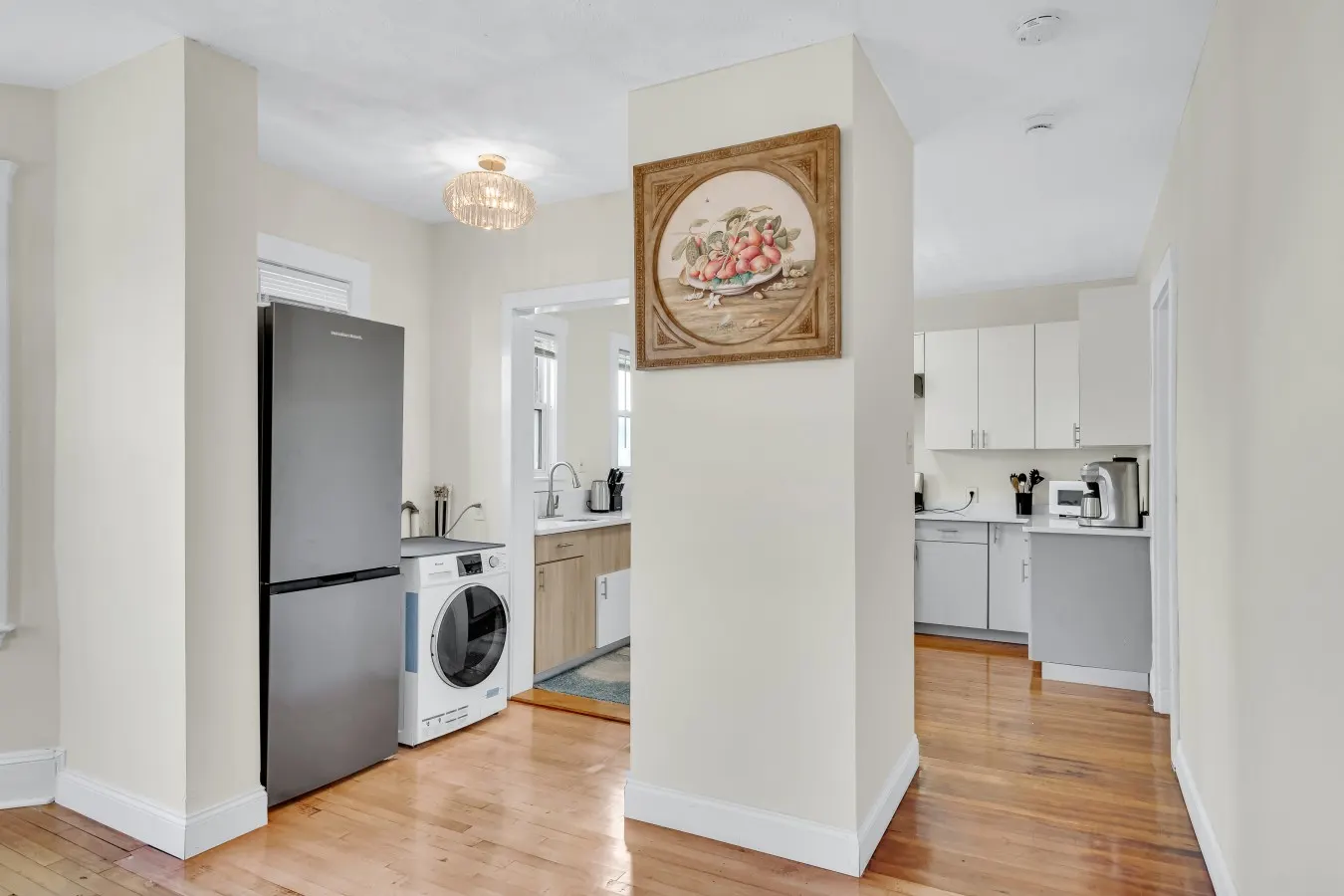 Sunny & Spacious 2BR Apartment Near Harvard | Long Stays — photo 2