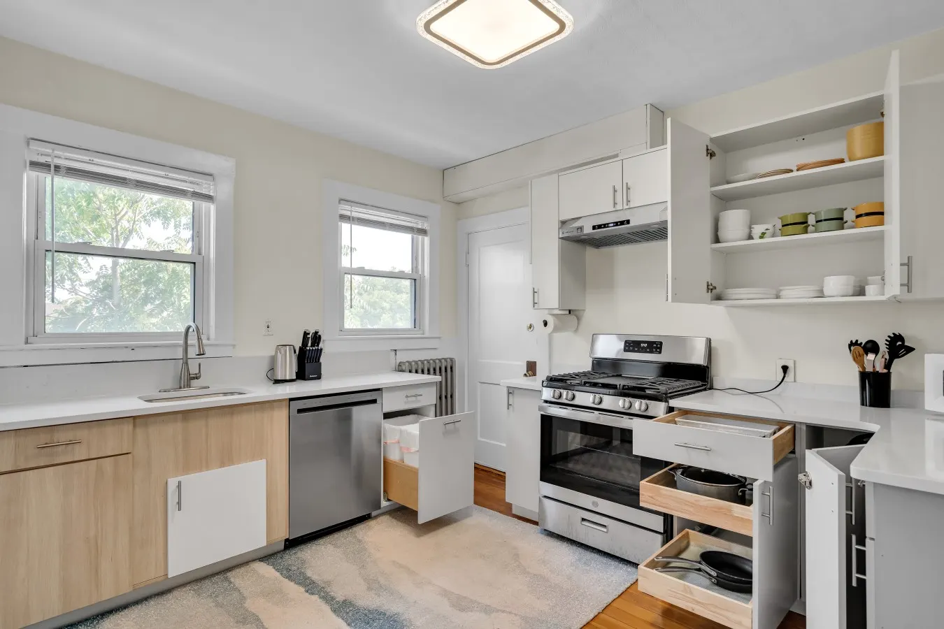 Sunny & Spacious 2BR Apartment Near Harvard Long Stays 17