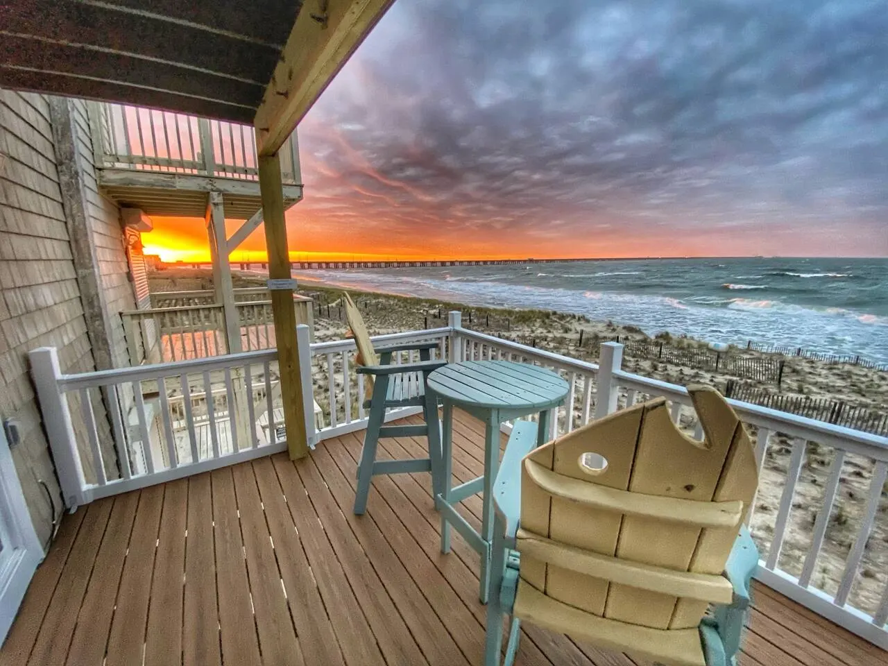 Chic’s Beach Oceanfront 3BR Home With Deck Views — photo 2