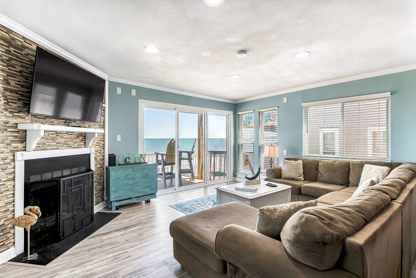 Chic’s Beach Oceanfront 3BR Home With Deck Views 10