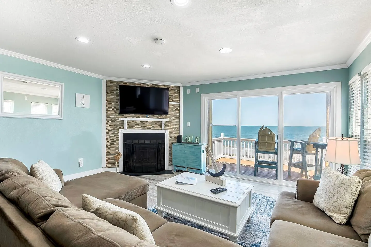 Chic’s Beach Oceanfront 3BR Home With Deck Views — photo 3