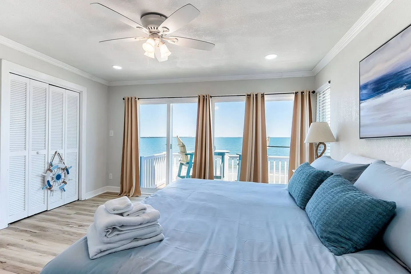 Chic’s Beach Oceanfront 3BR Home With Deck Views — photo 5