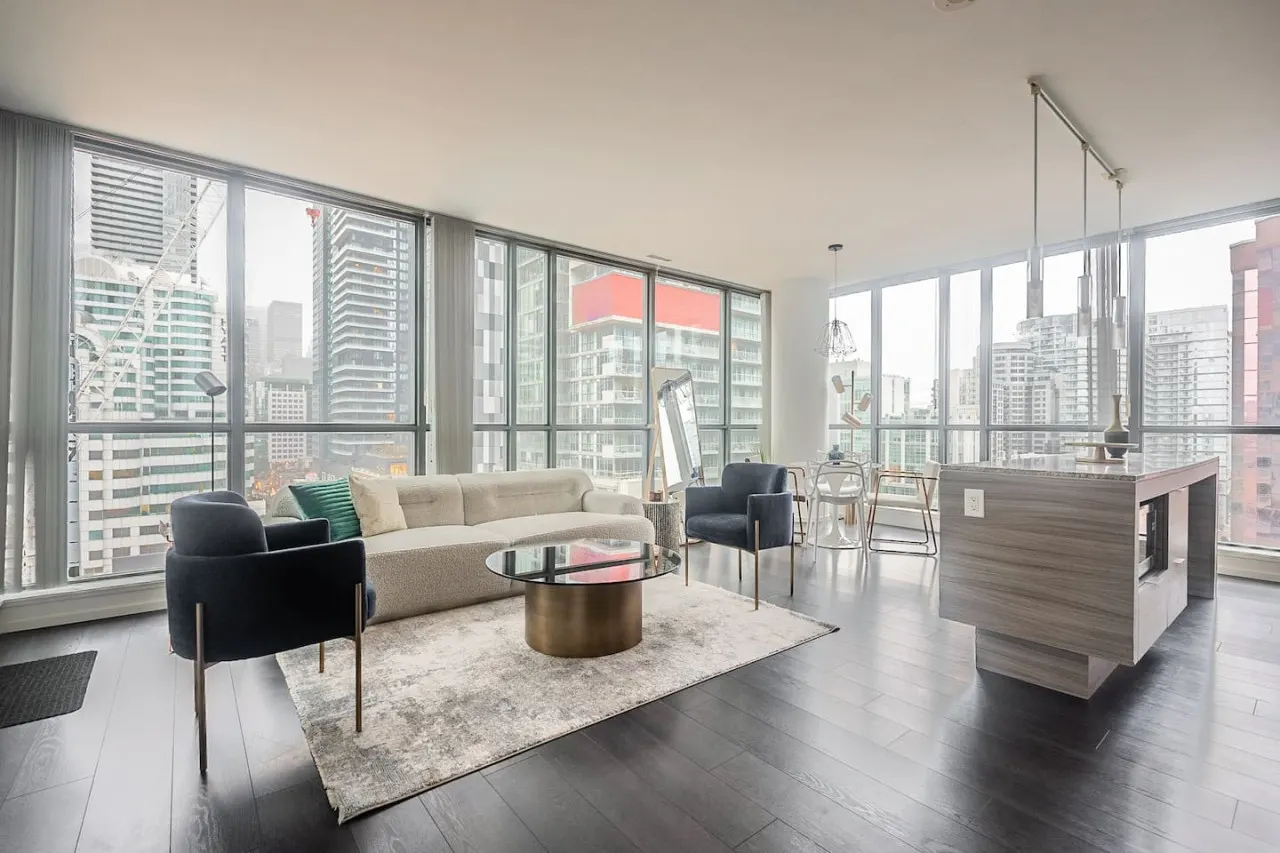 Modern 2BR Condo Trendy King West Free Parking 13