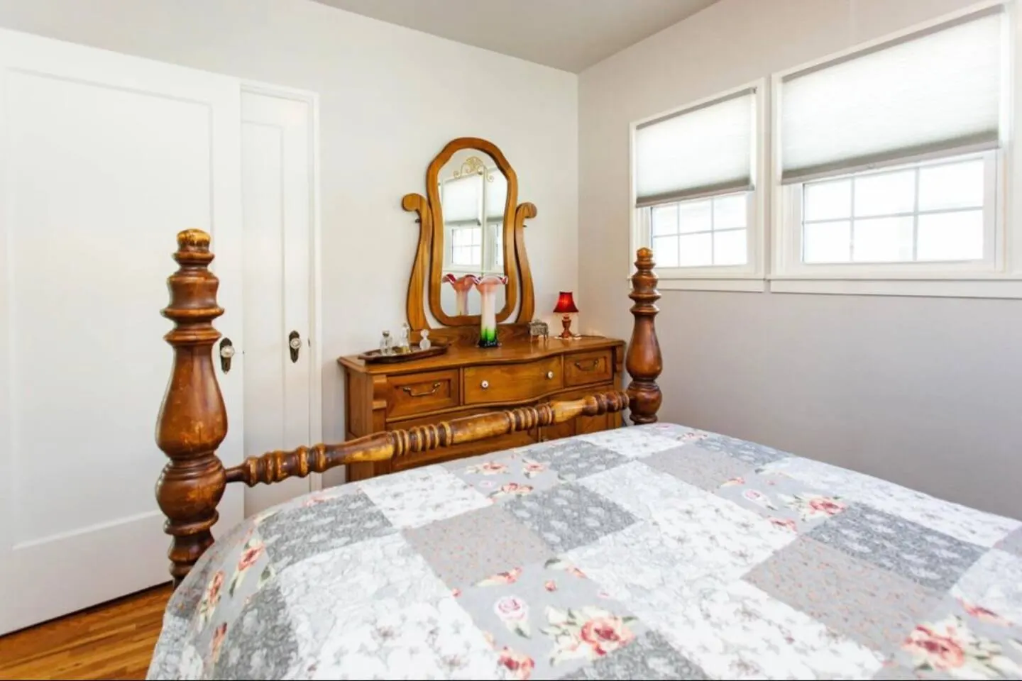 Aunt Annie’s Vintage 1935 Cozy Queen beds 16