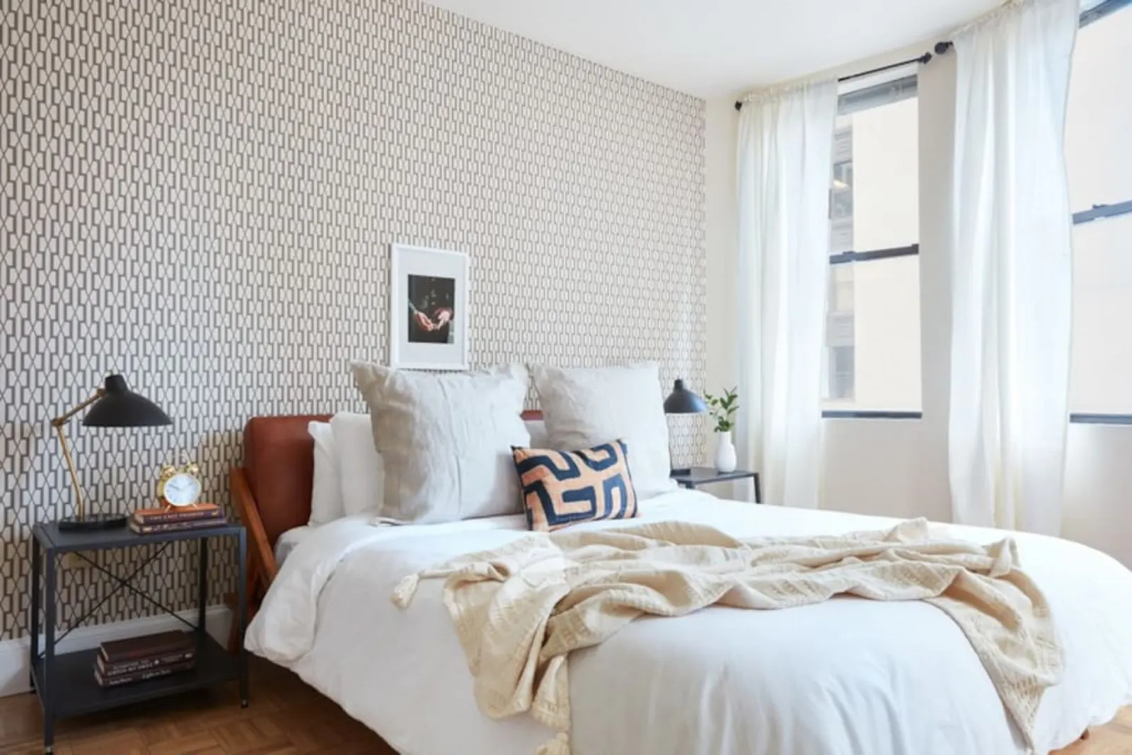 Pet Friendly - Laundry in Bldg - FIDI 1