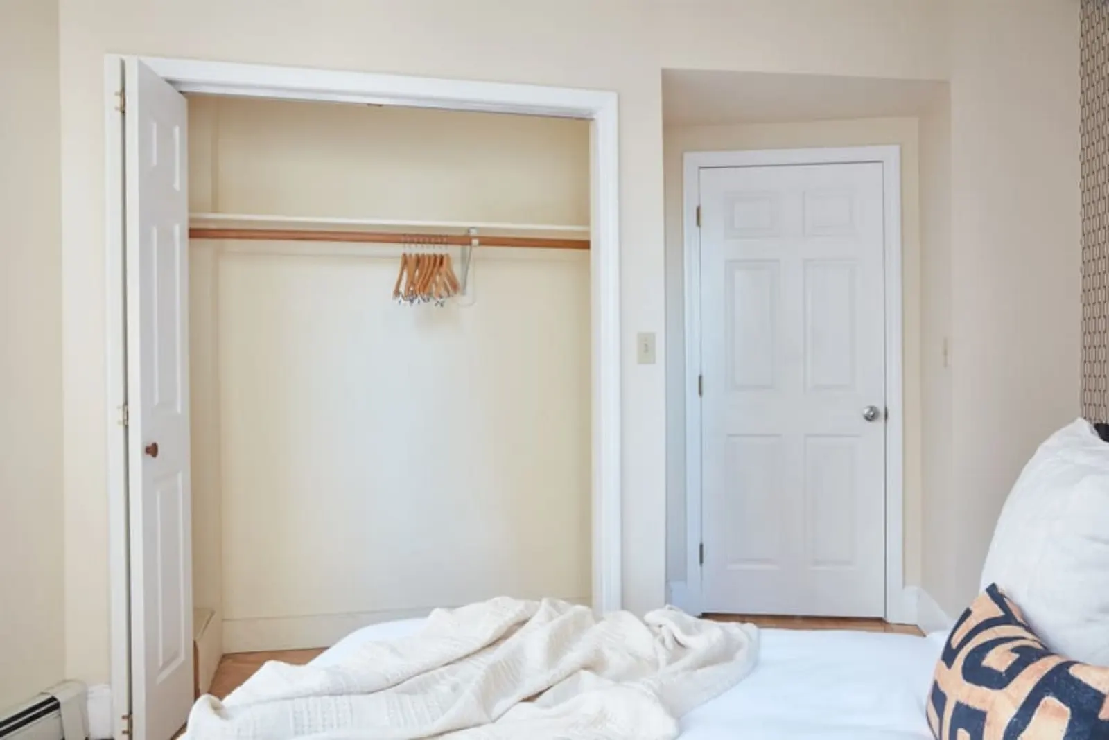 Pet Friendly - Laundry in Bldg - FIDI 5