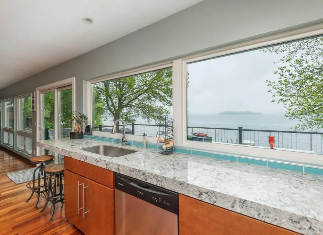 Lake Waconia luxury with dock, kayaks, dogs ok 10