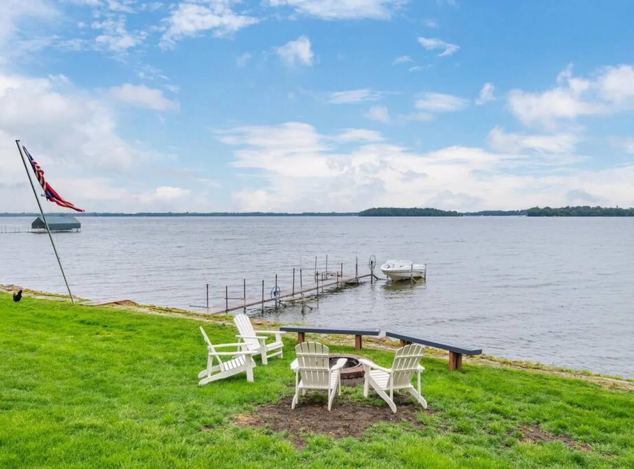 Lake Waconia luxury with dock, kayaks, dogs ok 15