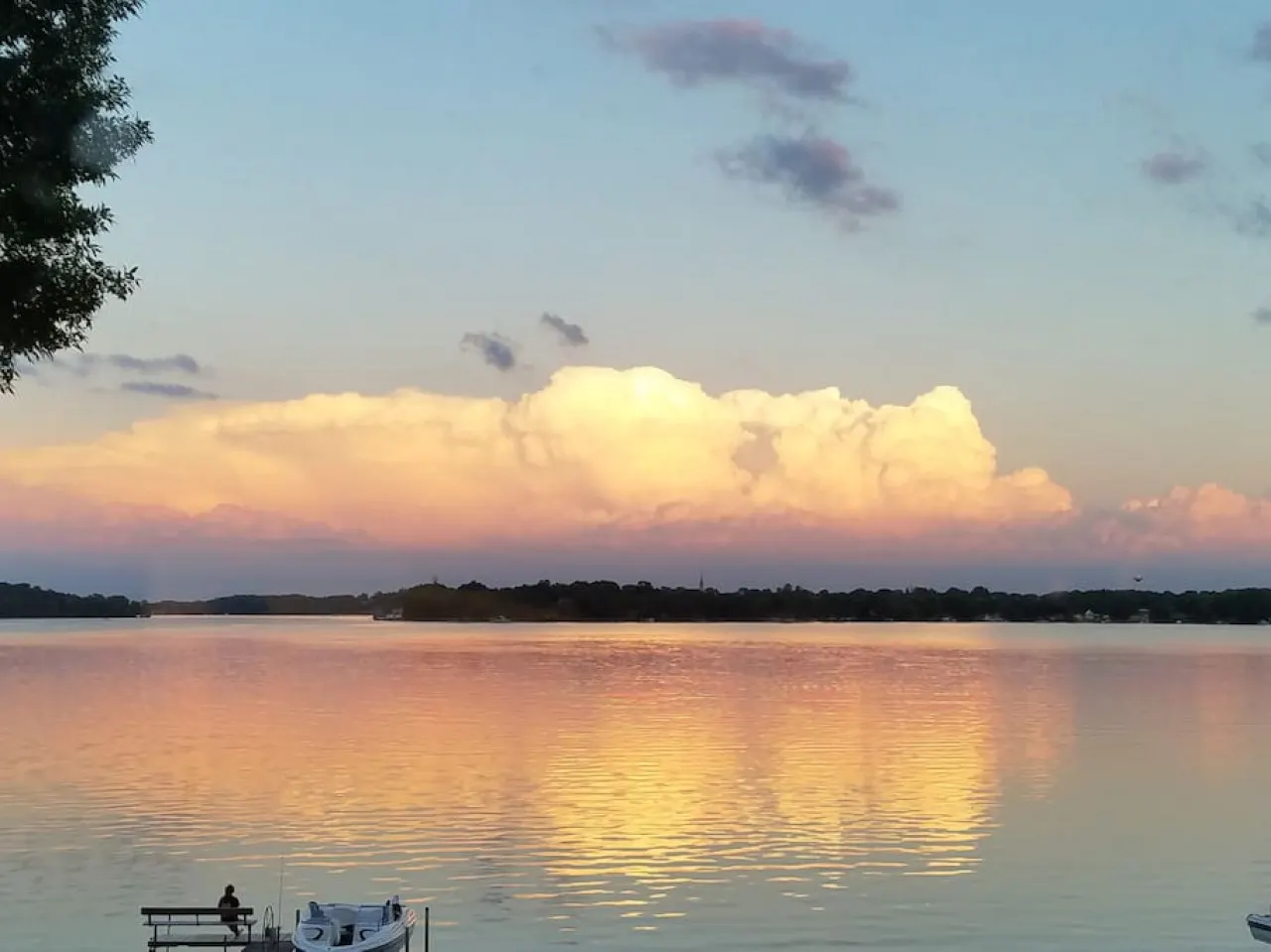 Lake Waconia luxury with dock, kayaks, dogs ok 5
