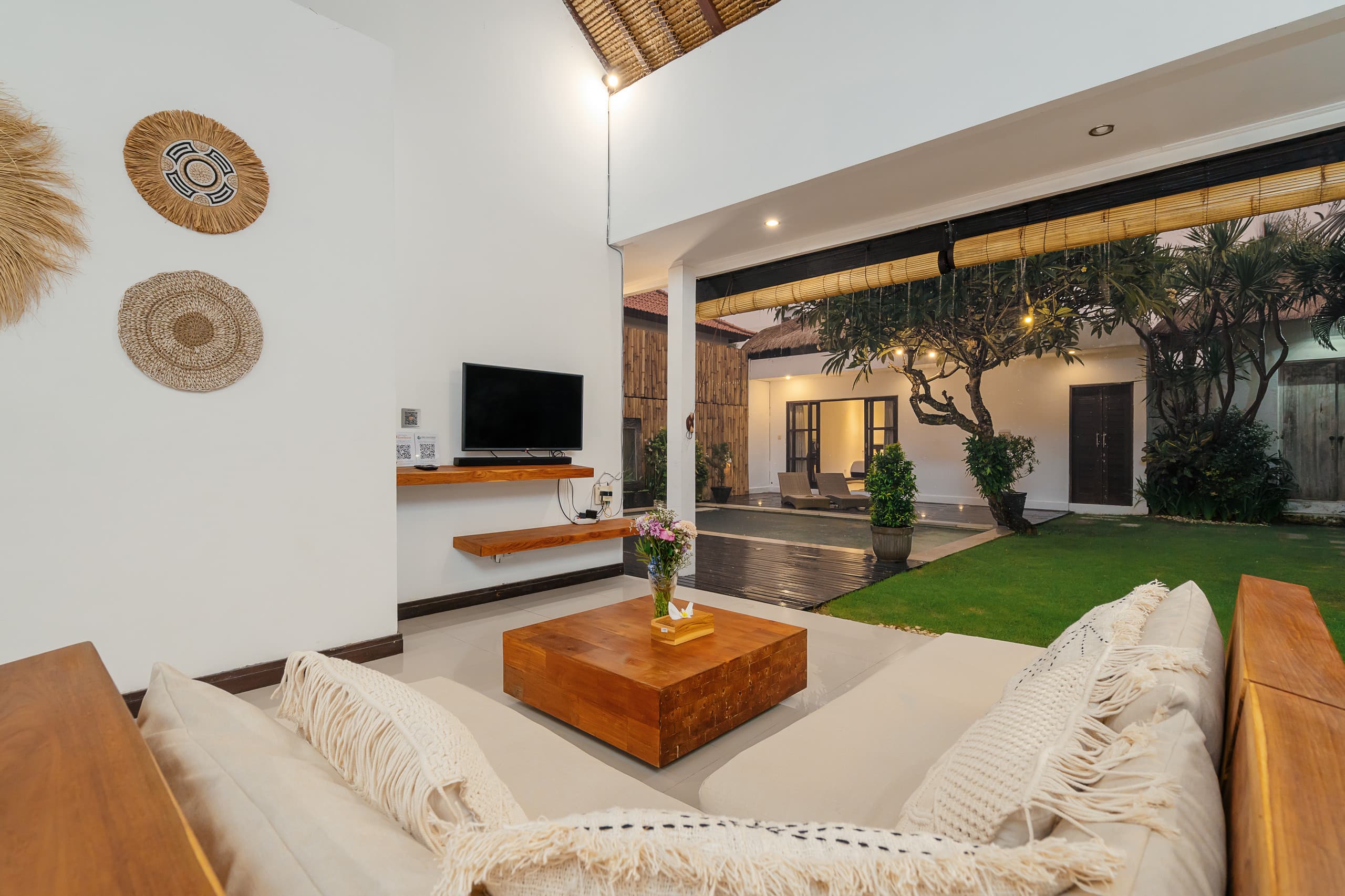 Villa Art Gecko | 2BR next to Beach in Seminyak 12