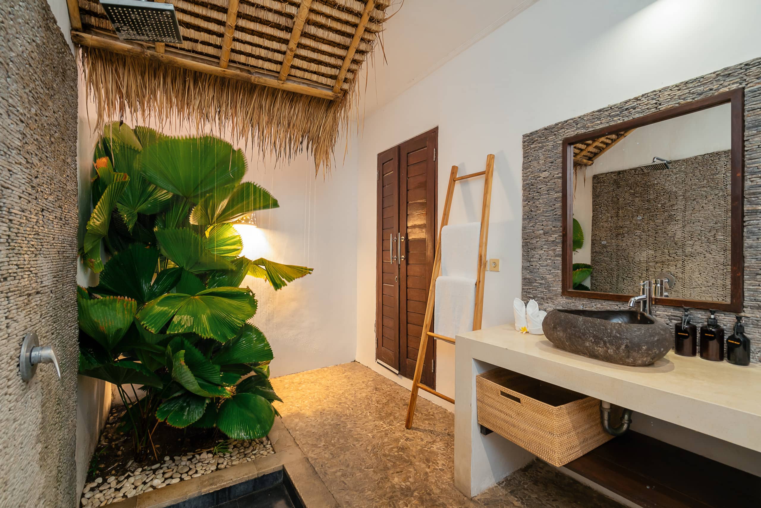 Villa Art Gecko | 2BR next to Beach in Seminyak 32