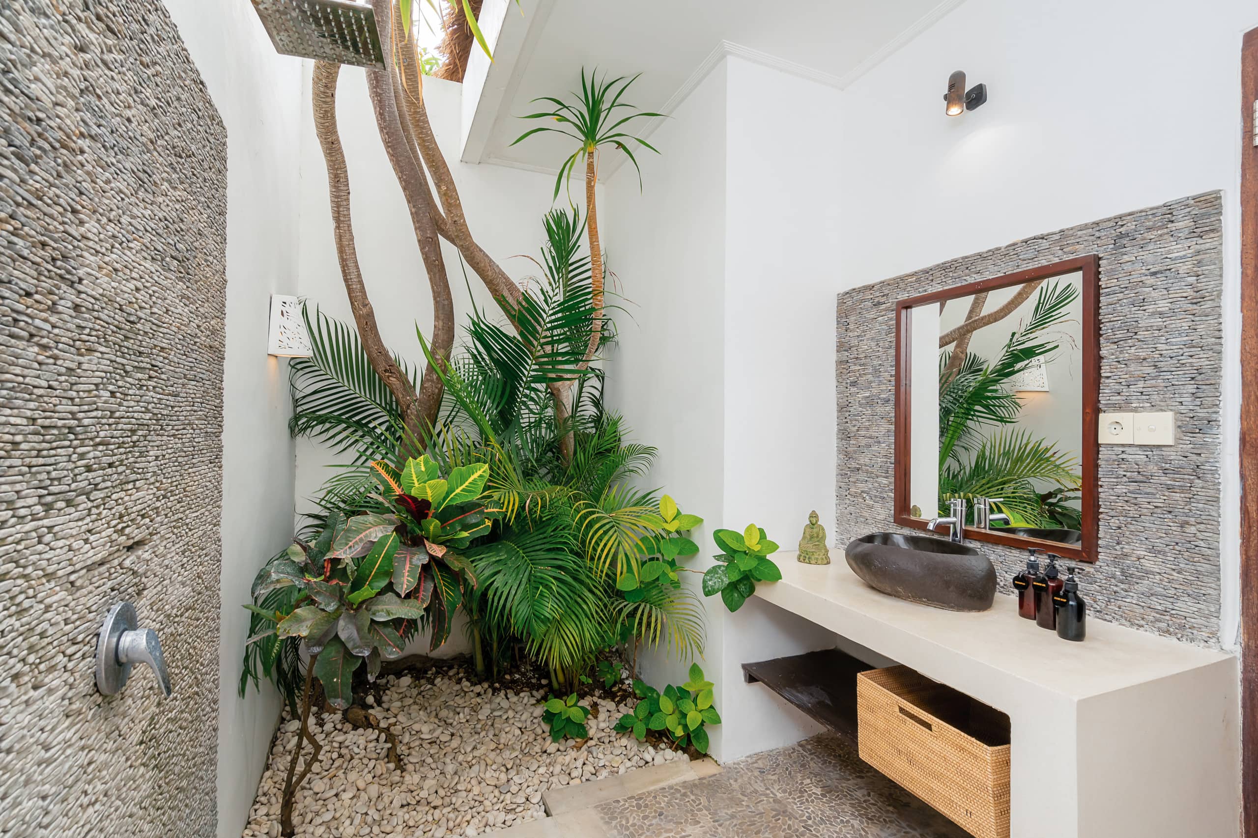 Villa Art Gecko | 2BR next to Beach in Seminyak 35