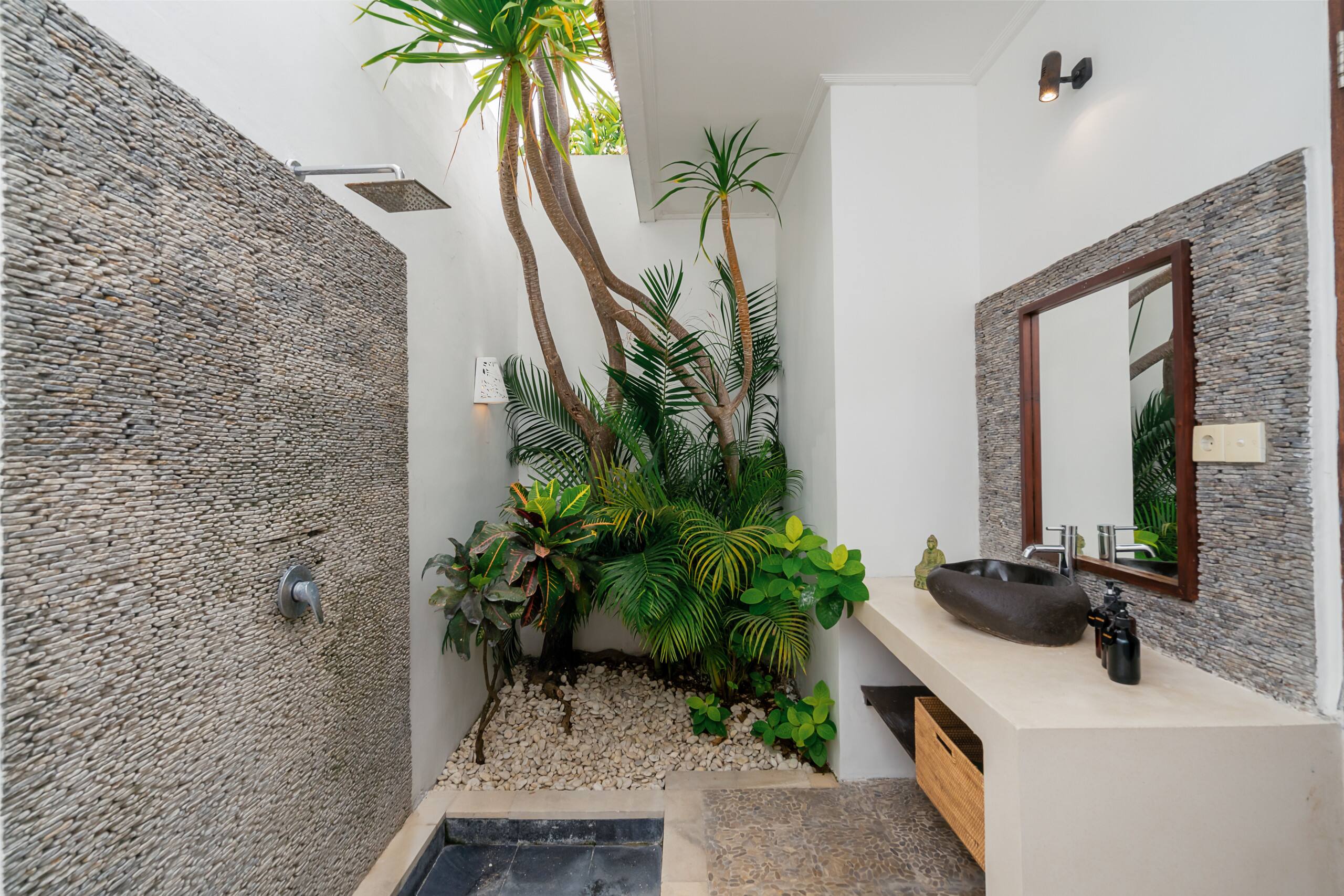 Villa Art Gecko | 2BR next to Beach in Seminyak 33