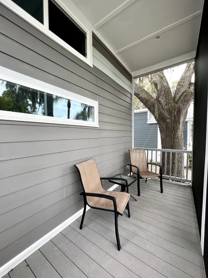 The SeaGlass House - Pet friendly Lakeside Tiny Home in Clermont 2